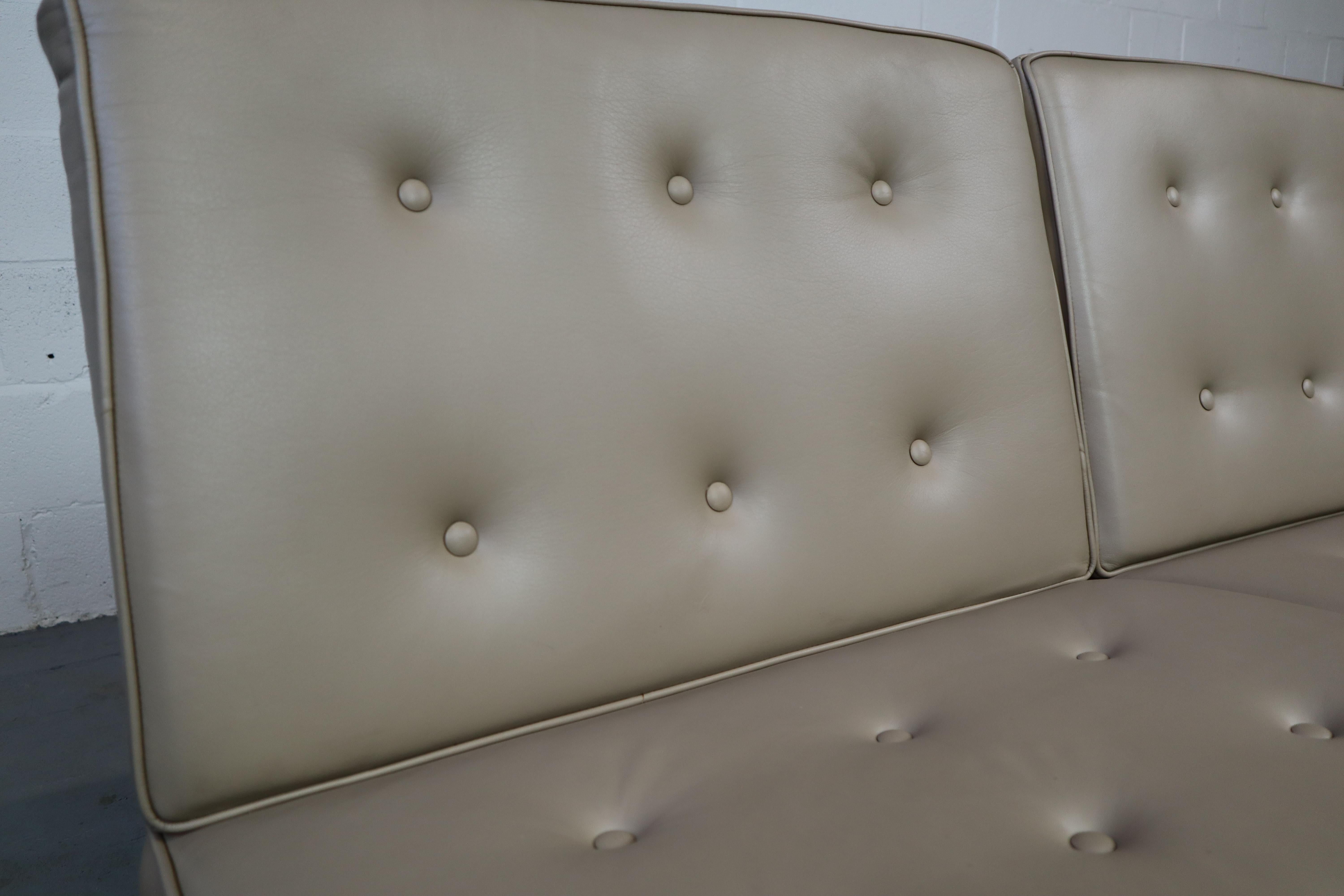 Siège deux places en cuir Florence Knoll mod. 65 pour Knoll International en vente 1