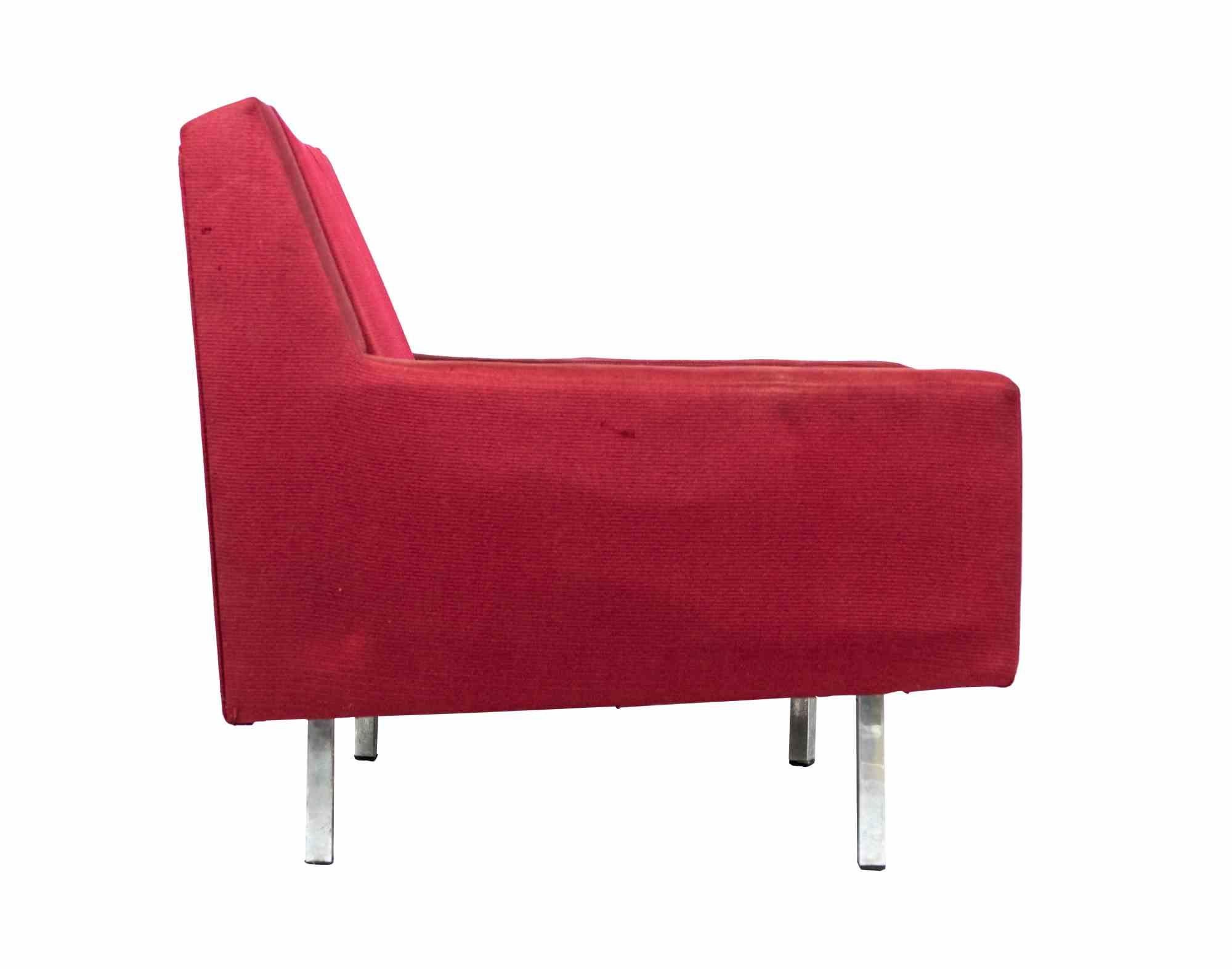 Florence Knoll lounge chair is an original design furniture item realized for Knoll in the 1970s

Red fabric colored armchair.

Red iconic armchair this is an expression of the rational design approach Florence Knoll learned from her mentor,