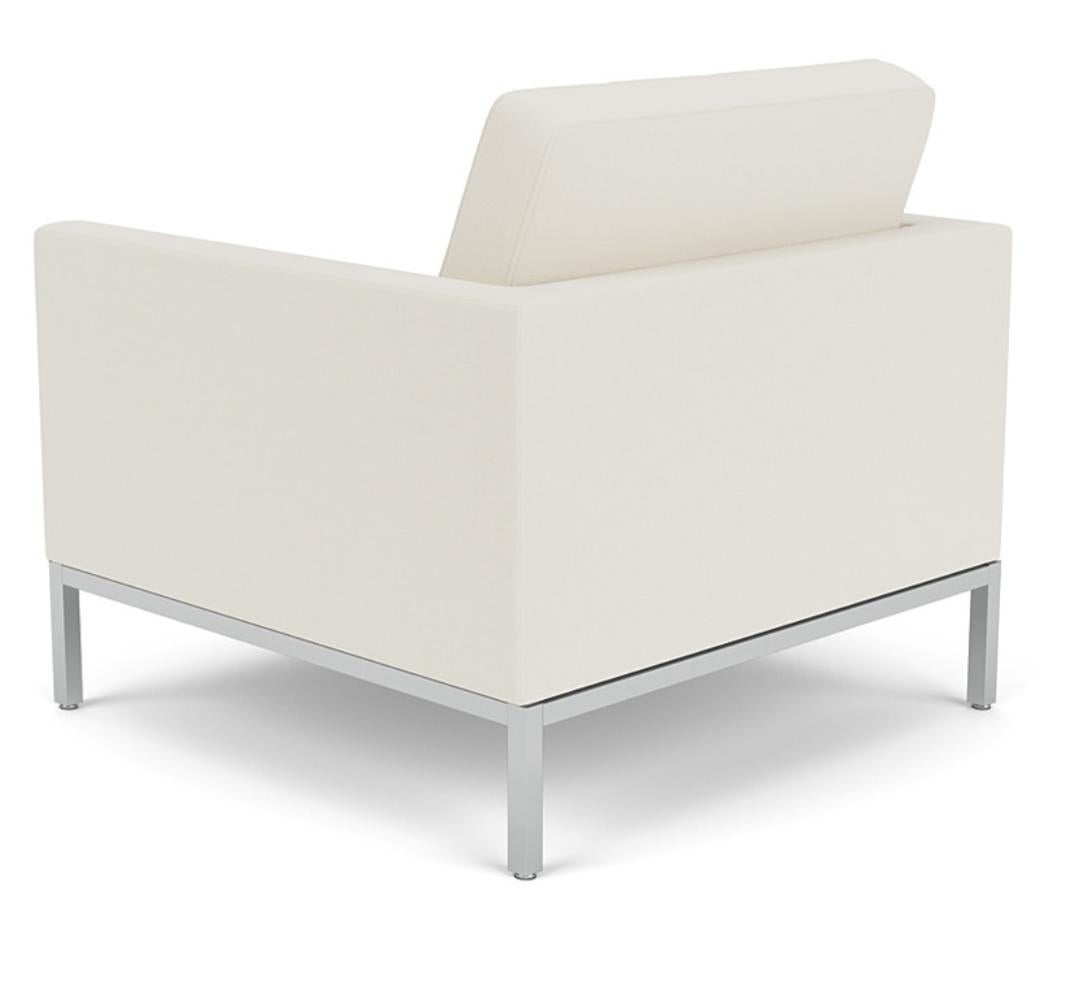Florence Knoll Lounge Chair, Knoll International, Cream White, USA.  In Good Condition For Sale In Brooklyn, NY