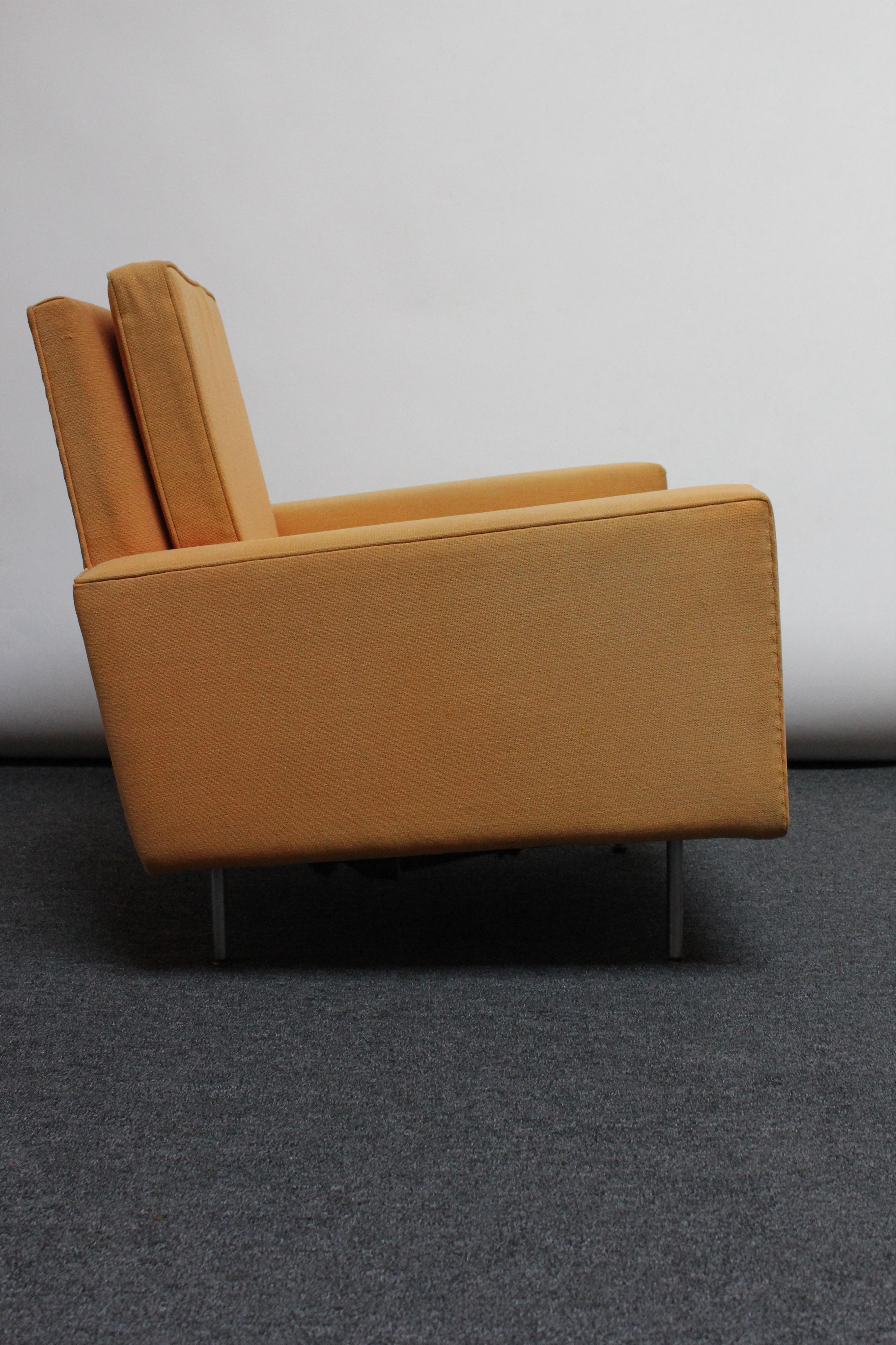 Mid-Century Modern Florence Knoll Lounge Chair with Original Wool Upholstery For Sale