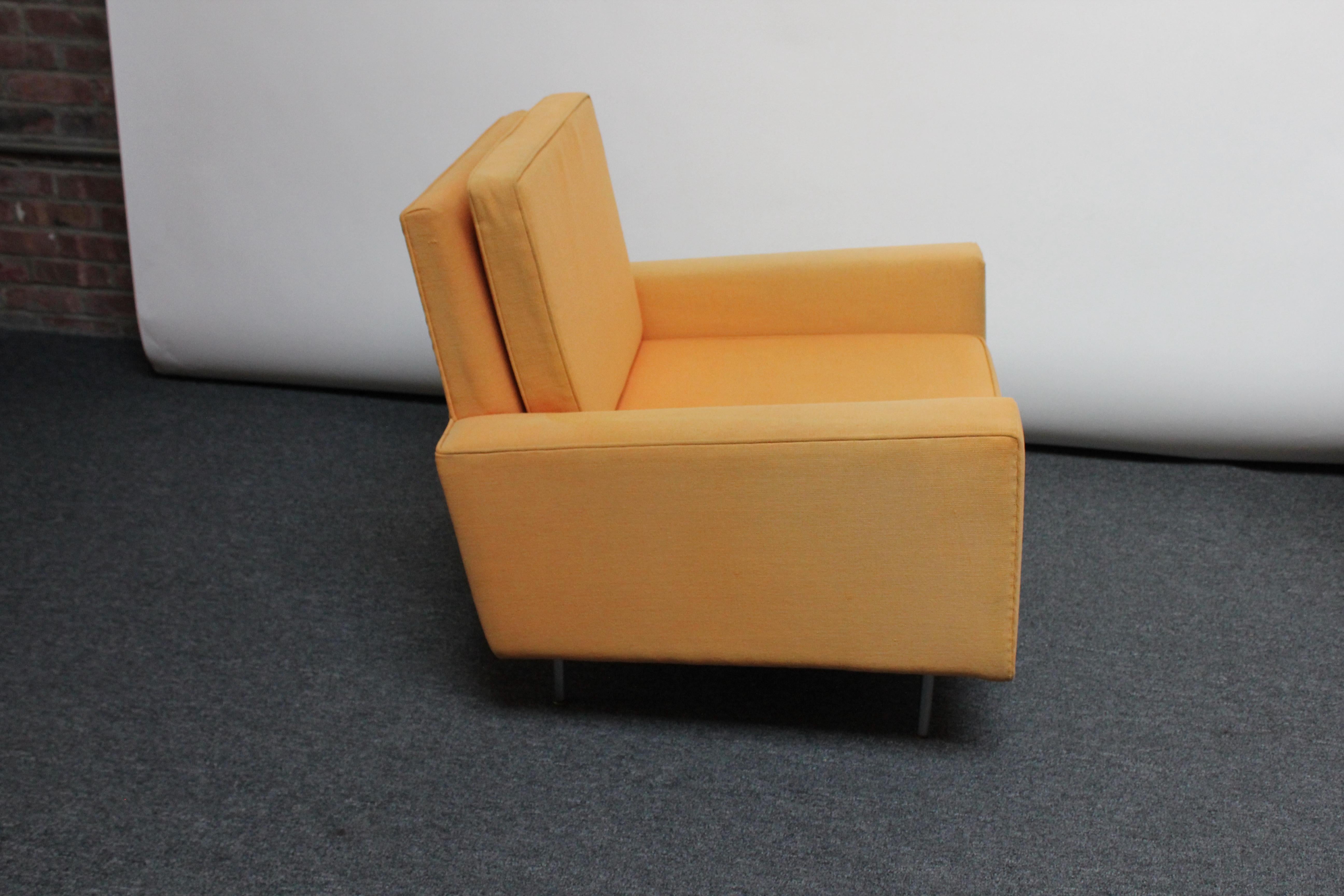 American Florence Knoll Lounge Chair with Original Wool Upholstery For Sale