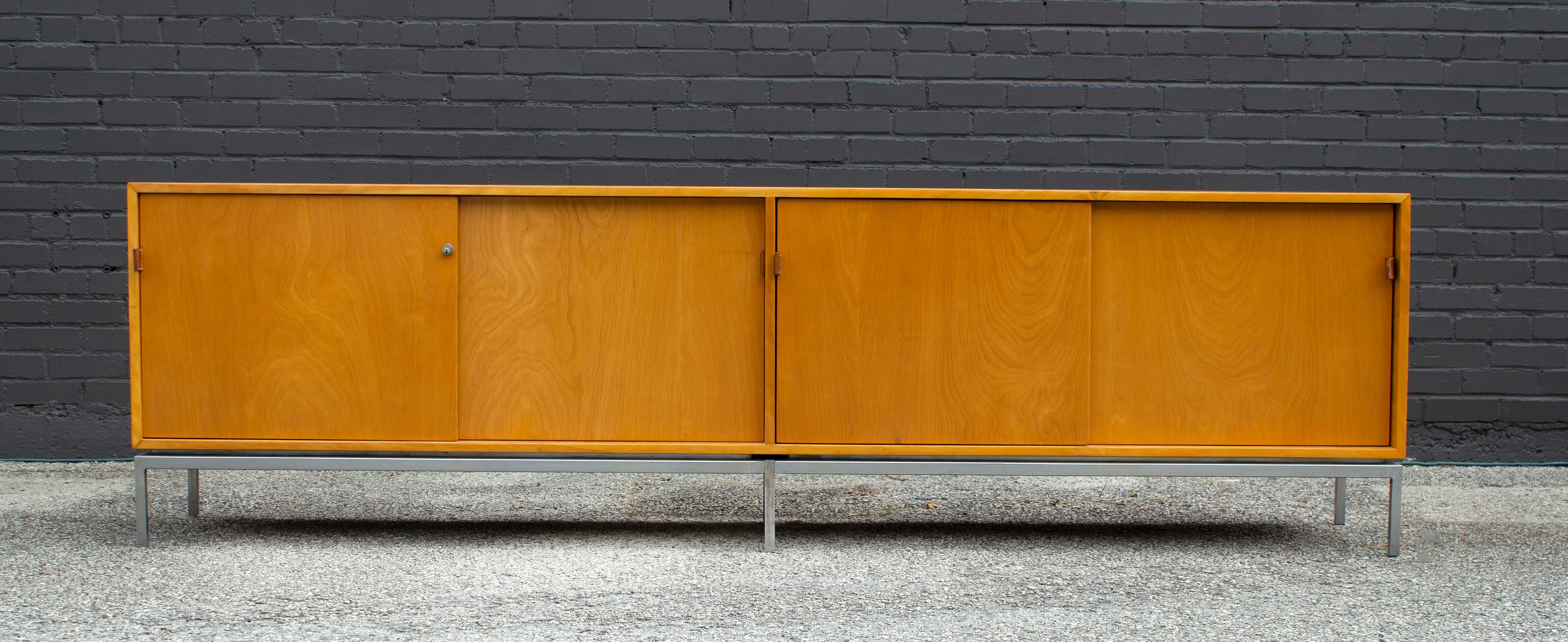 American Florence Knoll Maple Credenza with Leather Pulls and Oak Drawers Early 1950s For Sale