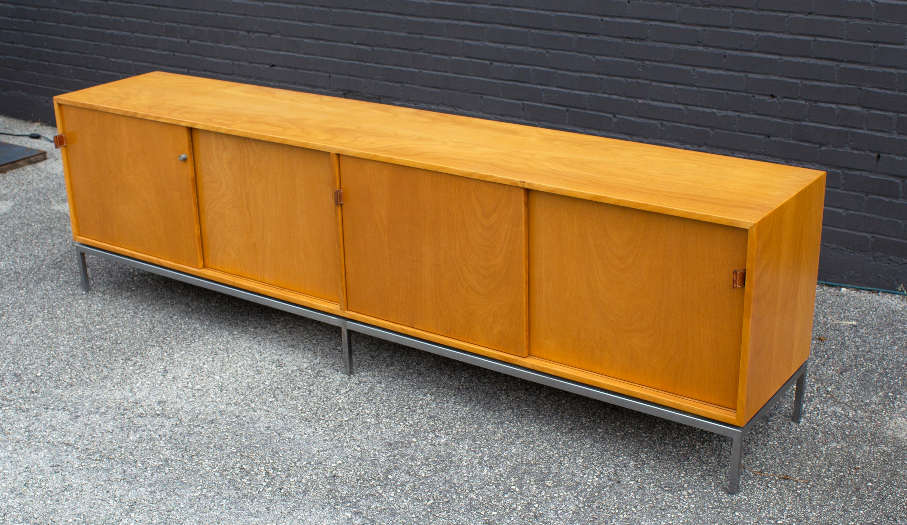 Florence Knoll Maple Credenza with Leather Pulls and Oak Drawers Early 1950s For Sale 2