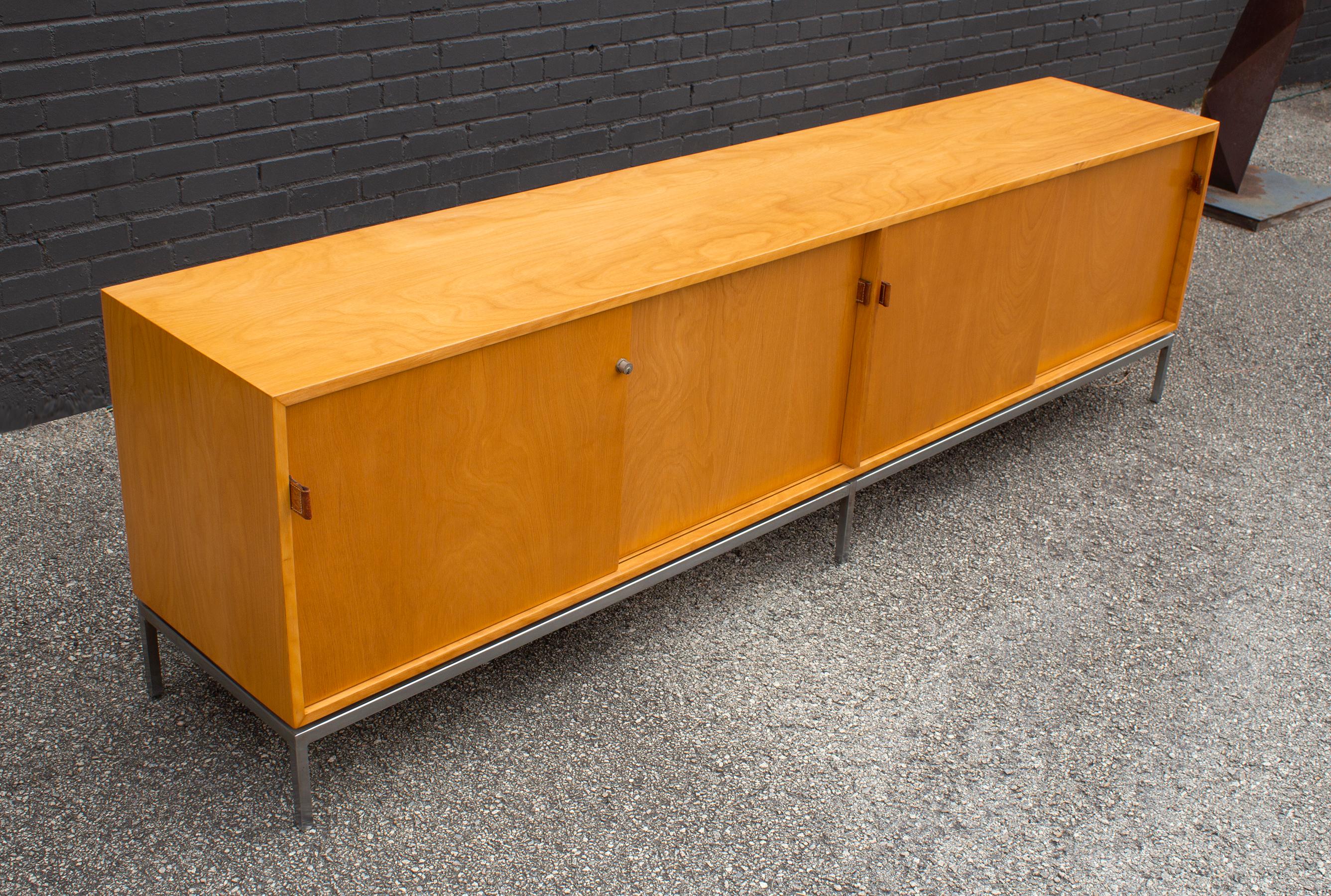 Florence Knoll Maple Credenza with Leather Pulls and Oak Drawers Early 1950s For Sale 3