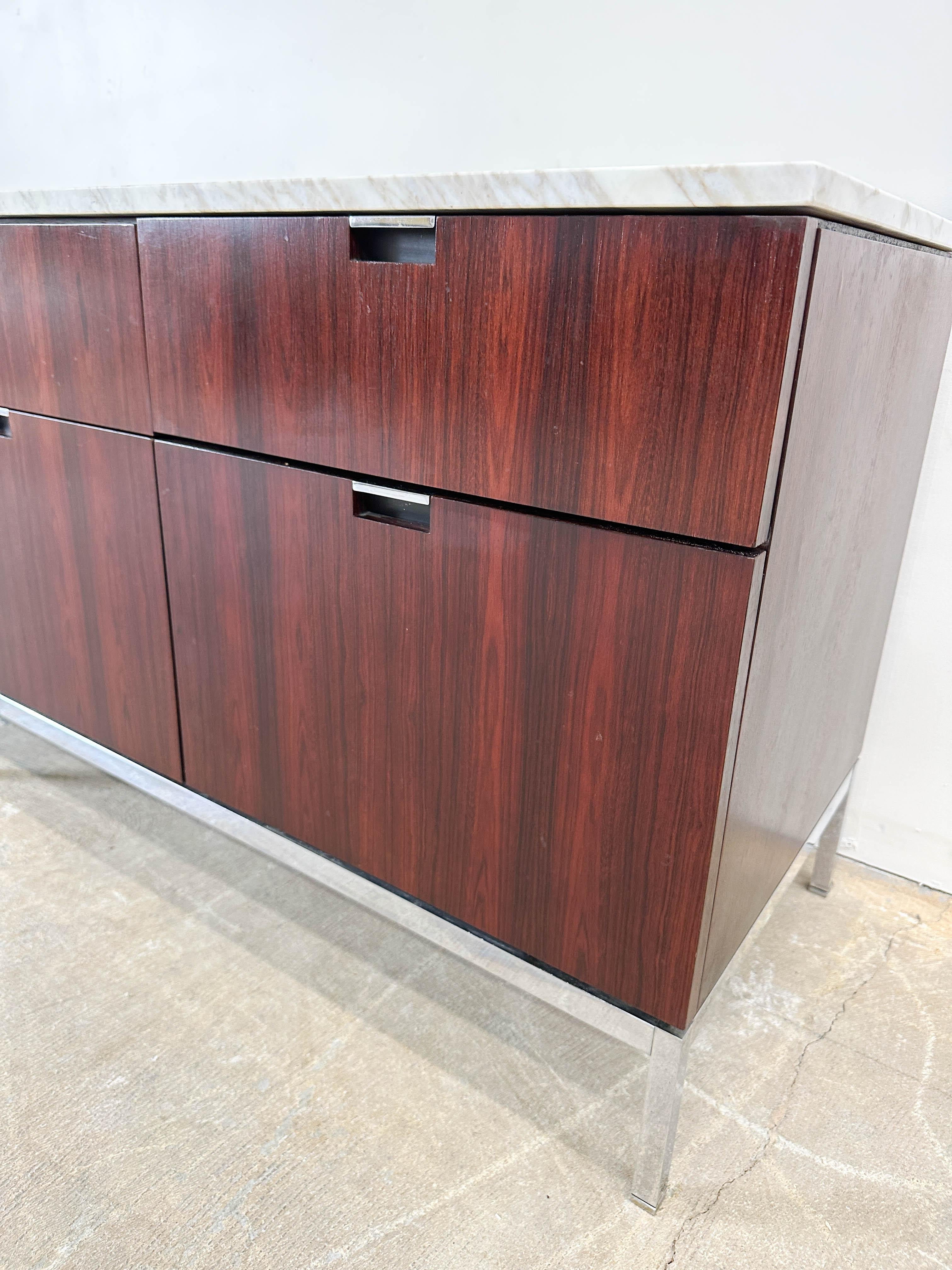 Florence Knoll Credenza in marmo e palissandro in vendita 9