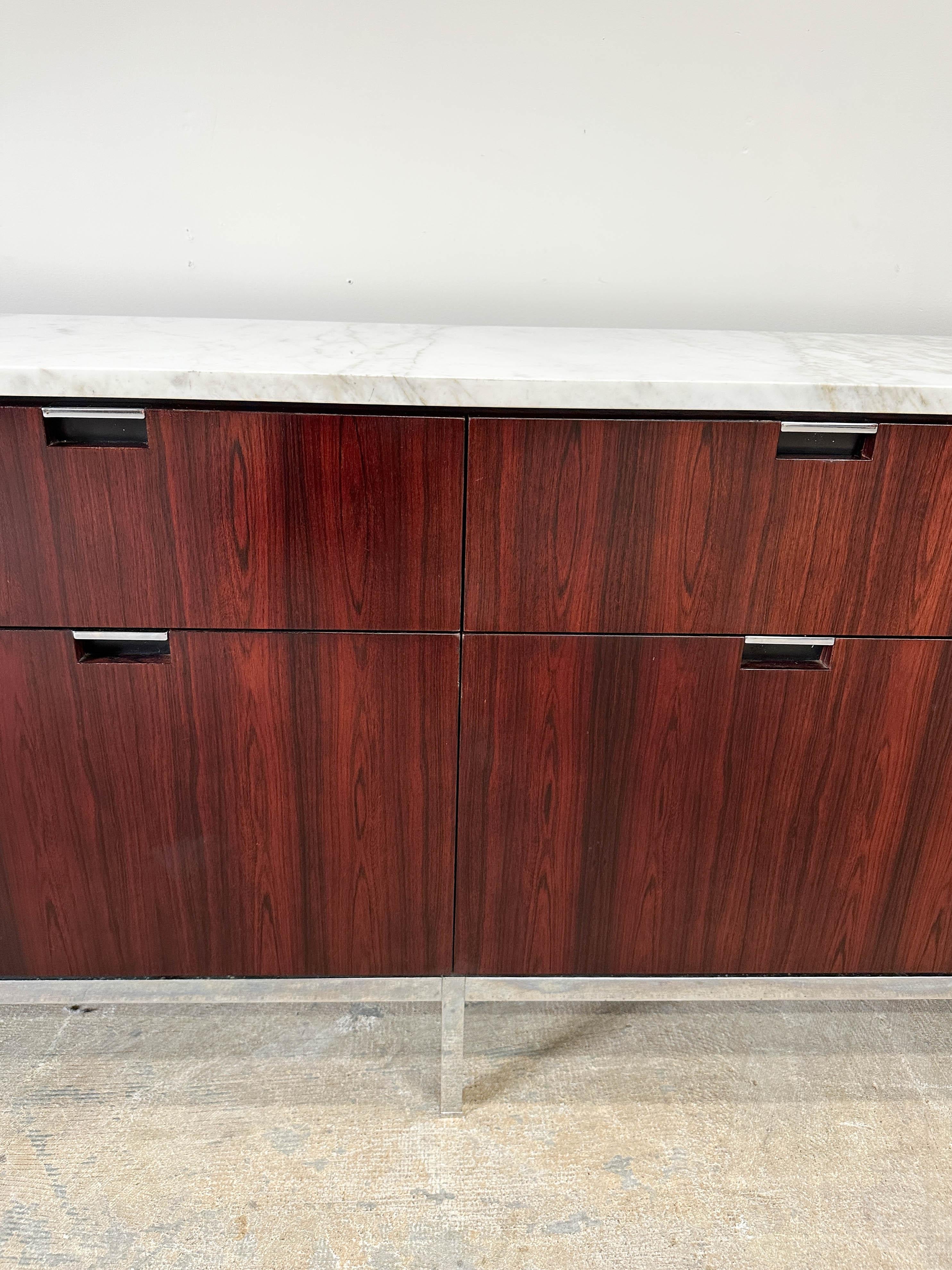 Florence Knoll Credenza in marmo e palissandro in vendita 10