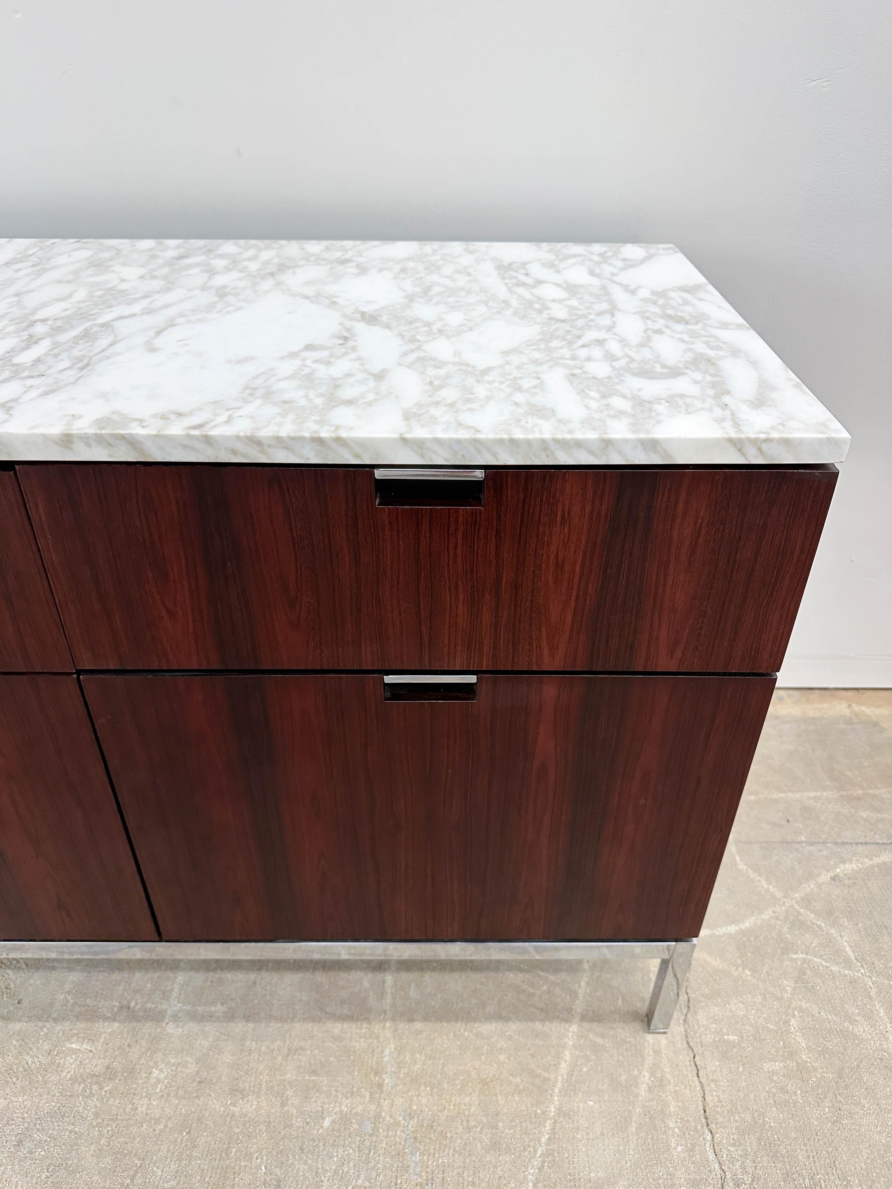 Florence Knoll Credenza in marmo e palissandro In condizioni buone in vendita a Kalamazoo, MI