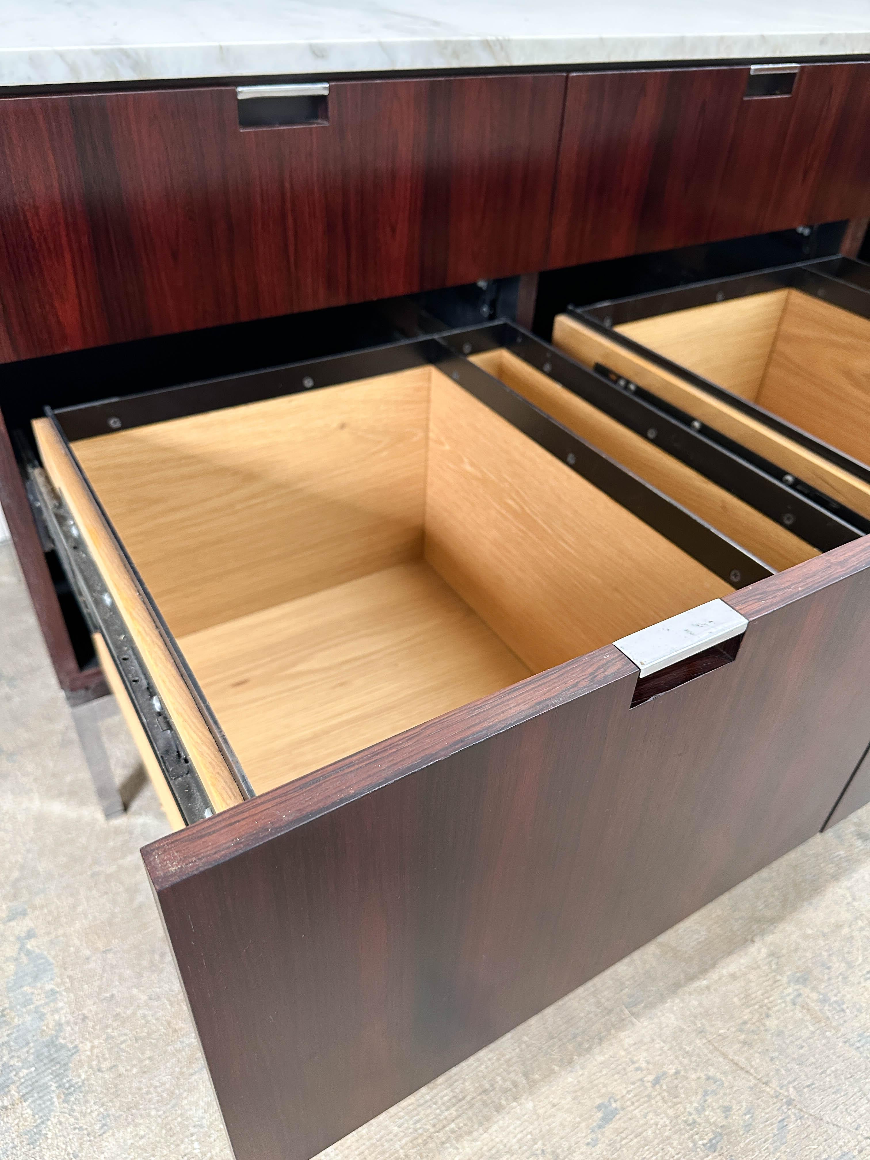 Marmo di Carrara Florence Knoll Credenza in marmo e palissandro in vendita