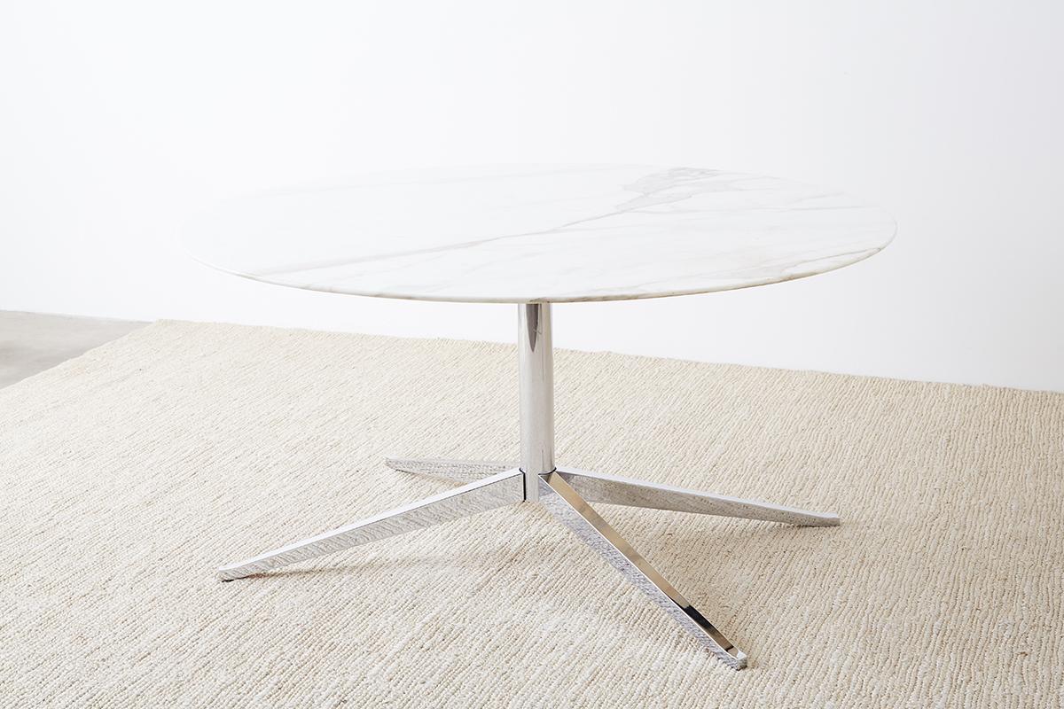Florence Knoll Marble Dining Table with Star Base In Good Condition In Rio Vista, CA