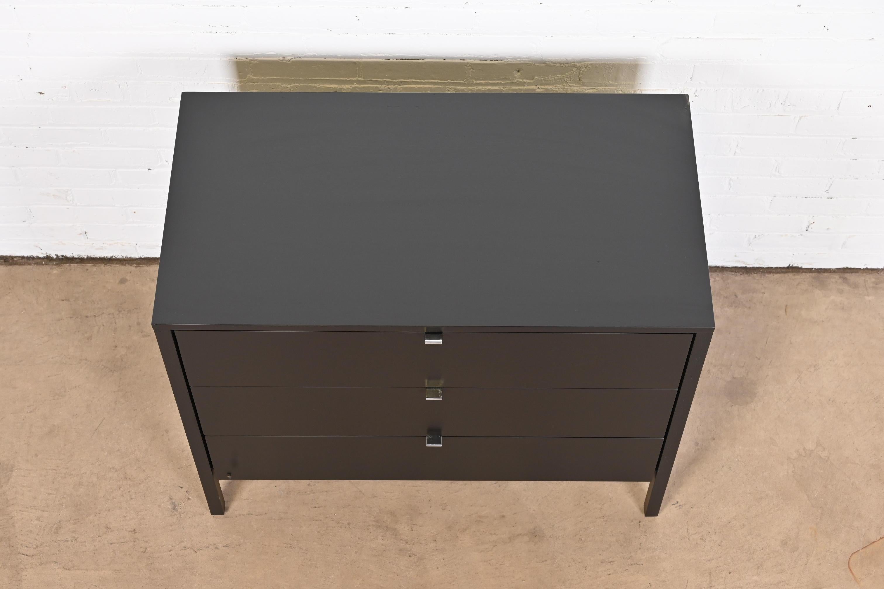 Florence Knoll Mid-Century Modern Black Lacquered Chest of Drawers, Refinished For Sale 6