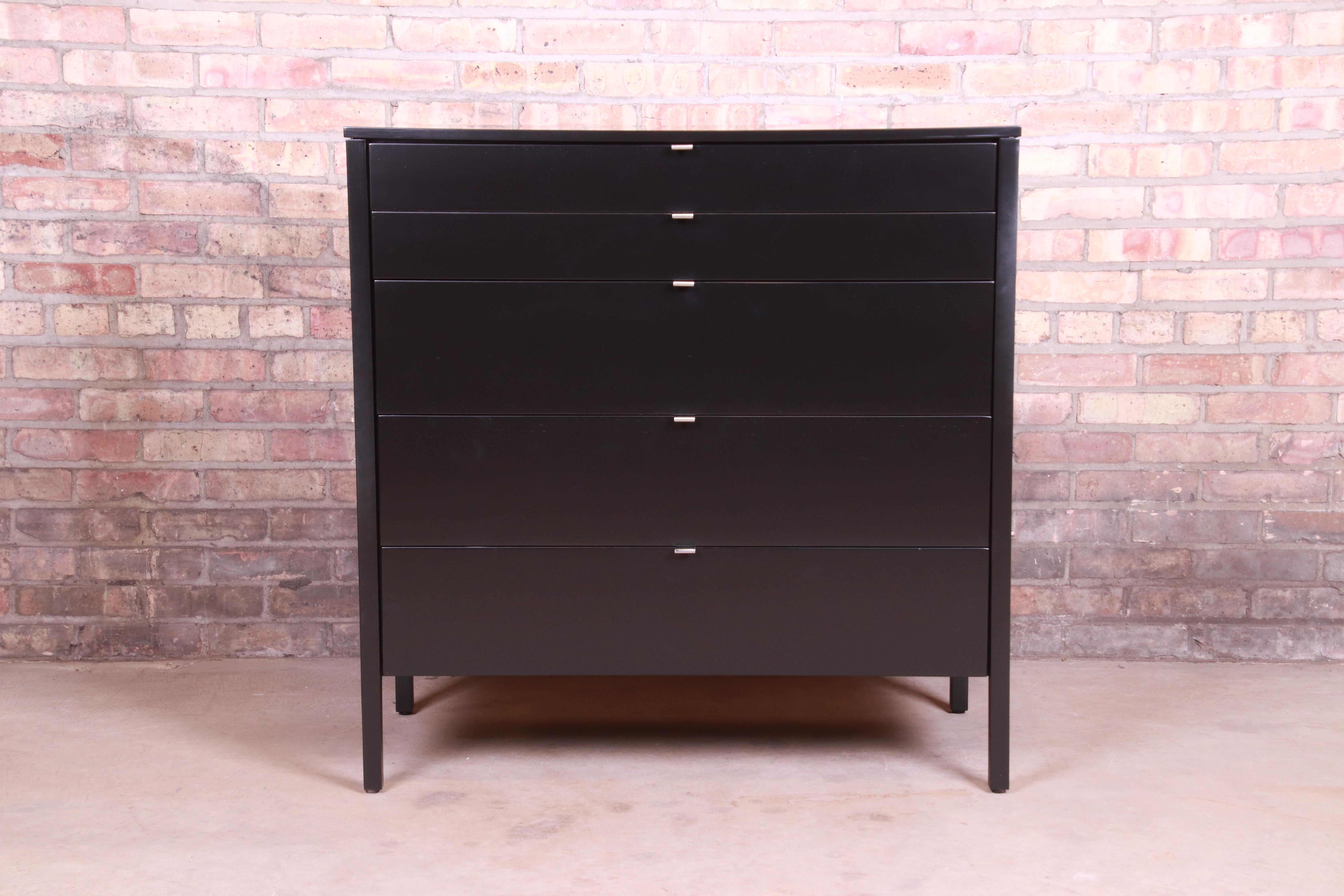 An exceptional Mid-Century Modern black lacquered five-drawer dresser chest

By Florence Knoll for Knoll Associates

USA, circa 1970s

Measures: 36