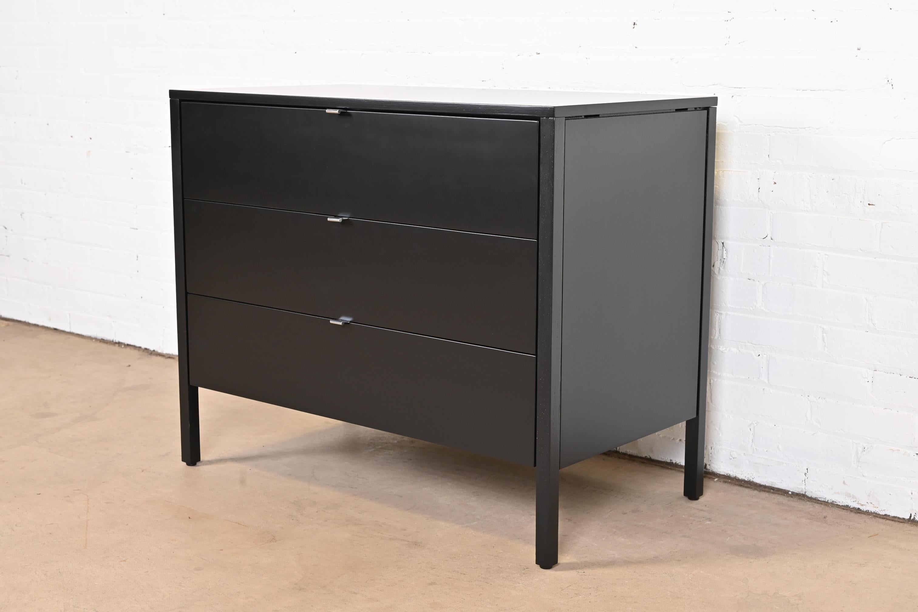 Florence Knoll Mid-Century Modern Black Lacquered Chest of Drawers, Refinished In Good Condition For Sale In South Bend, IN