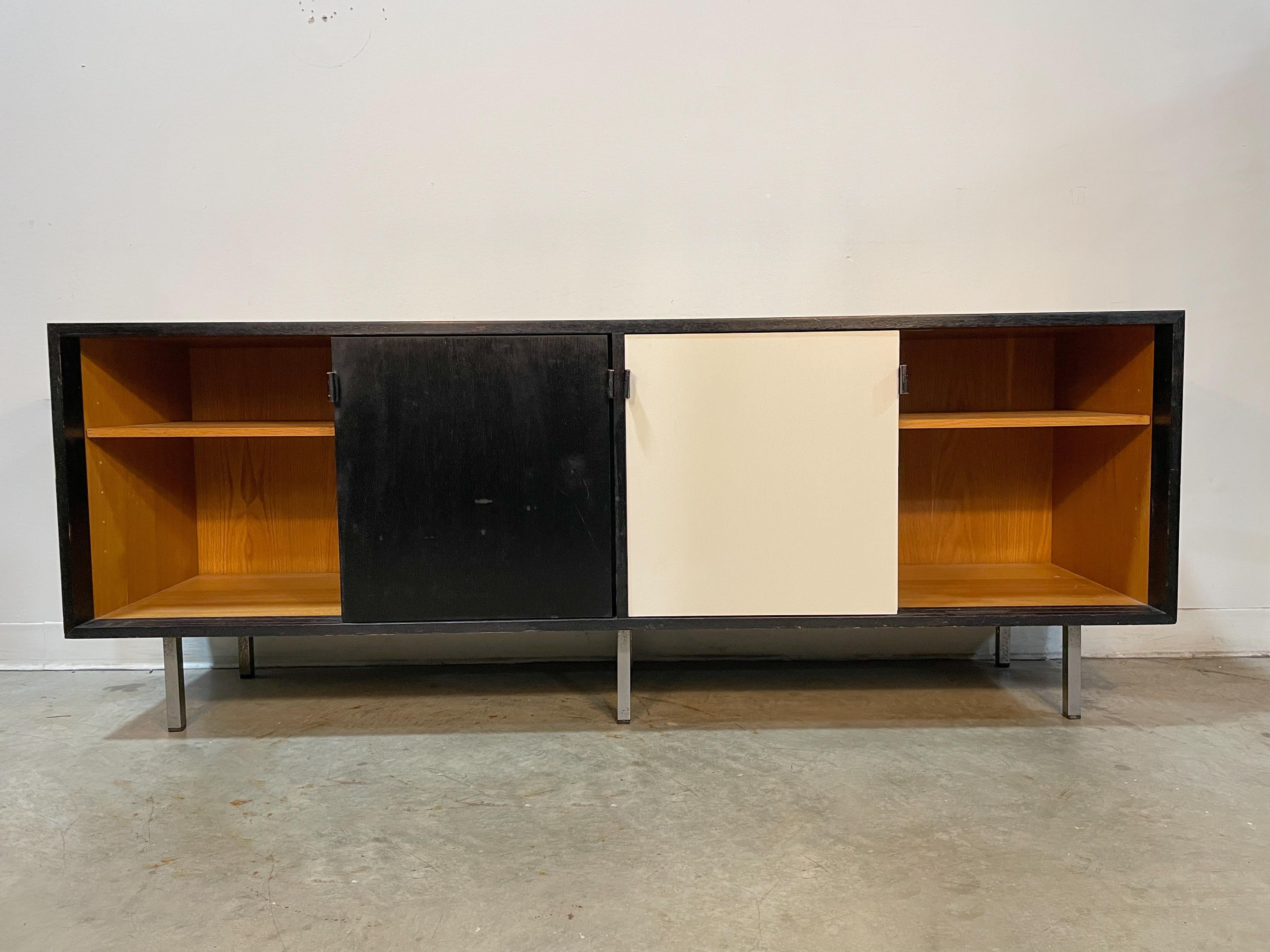 Florence Knoll Mid-Century Modern Credenza In Good Condition In Kalamazoo, MI