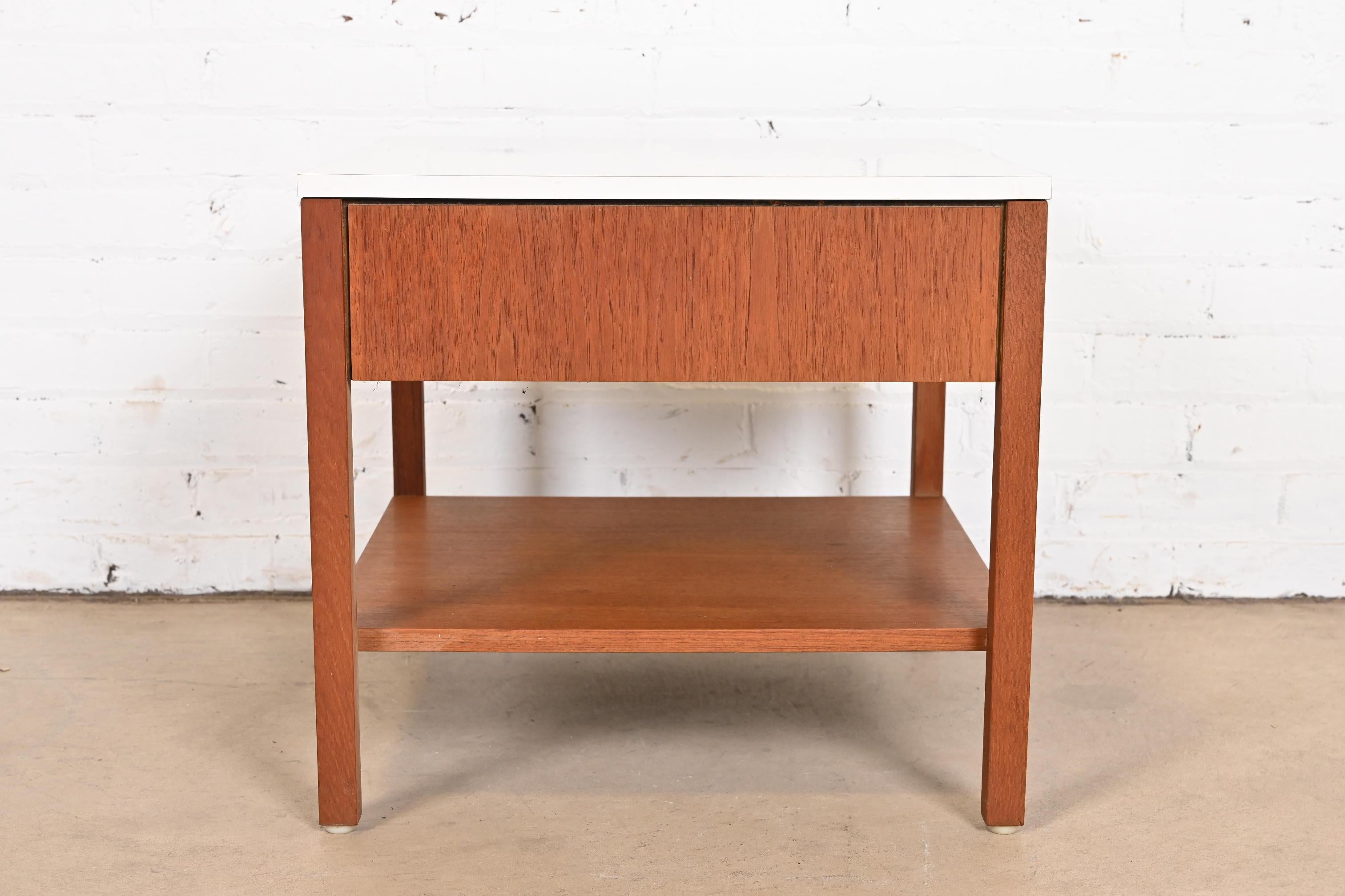 Florence Knoll Mid-Century Modern Walnut Nightstand or Side Table, circa 1960s 5