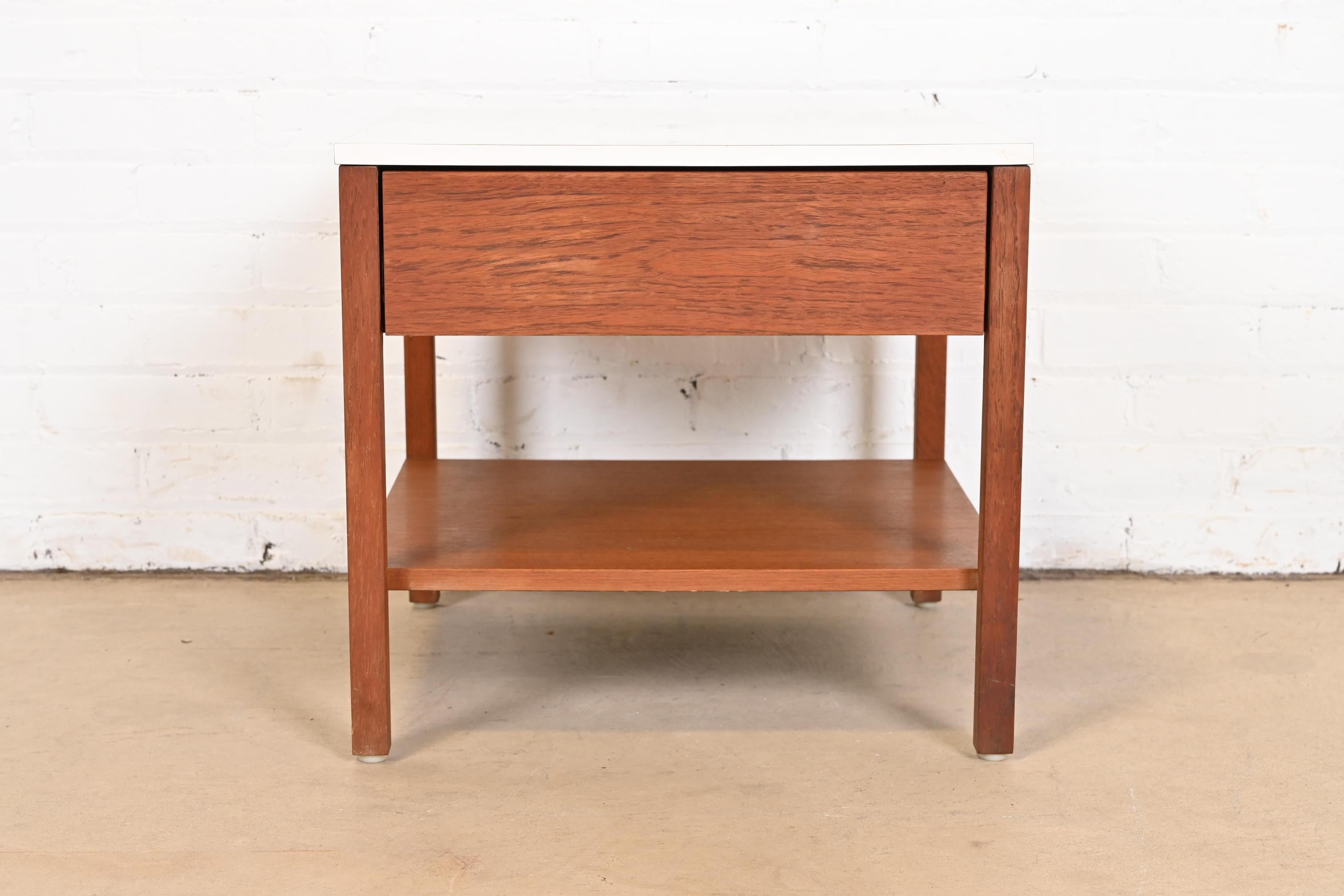 American Florence Knoll Mid-Century Modern Walnut Nightstand or Side Table, circa 1960s