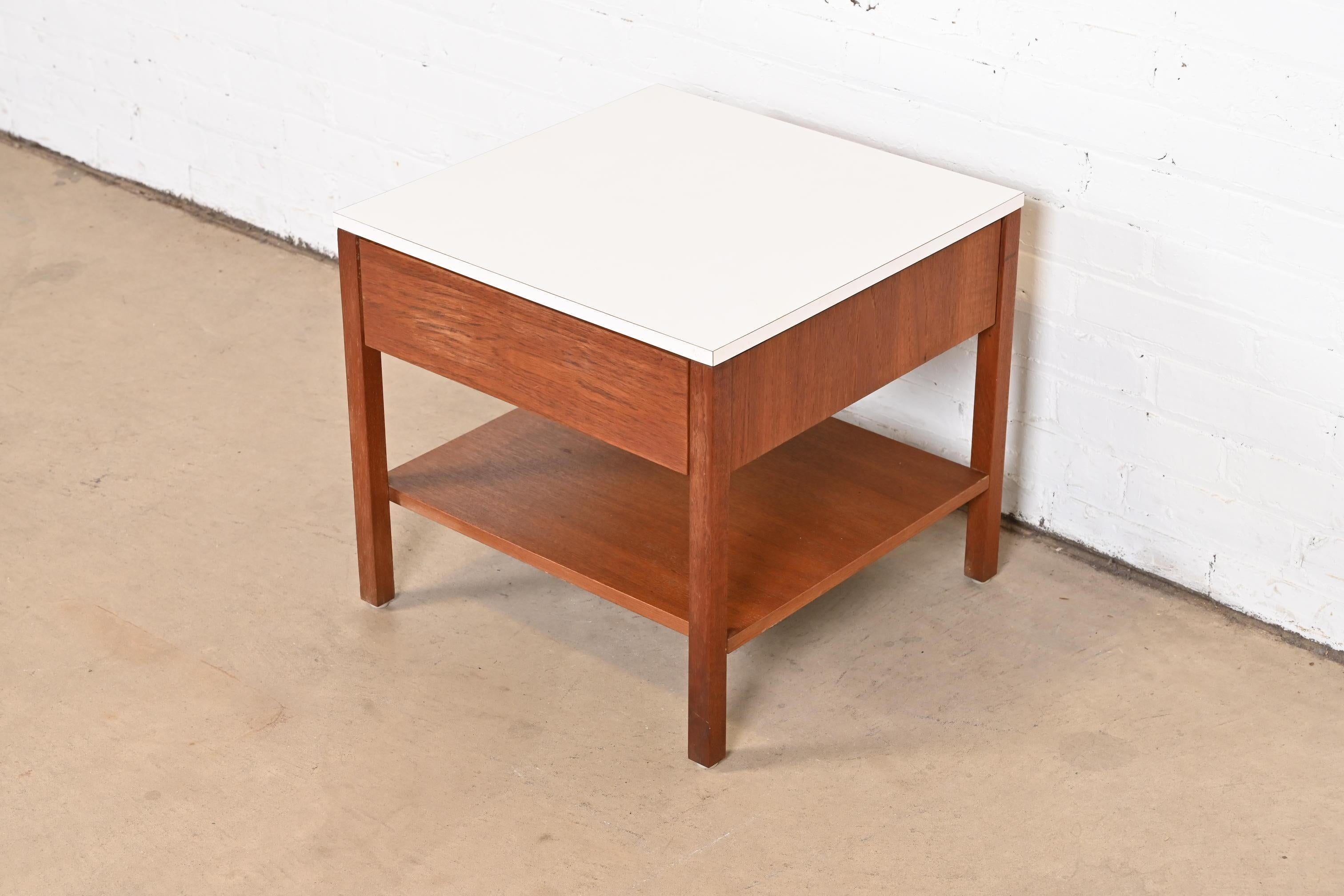 Mid-20th Century Florence Knoll Mid-Century Modern Walnut Nightstand or Side Table, circa 1960s