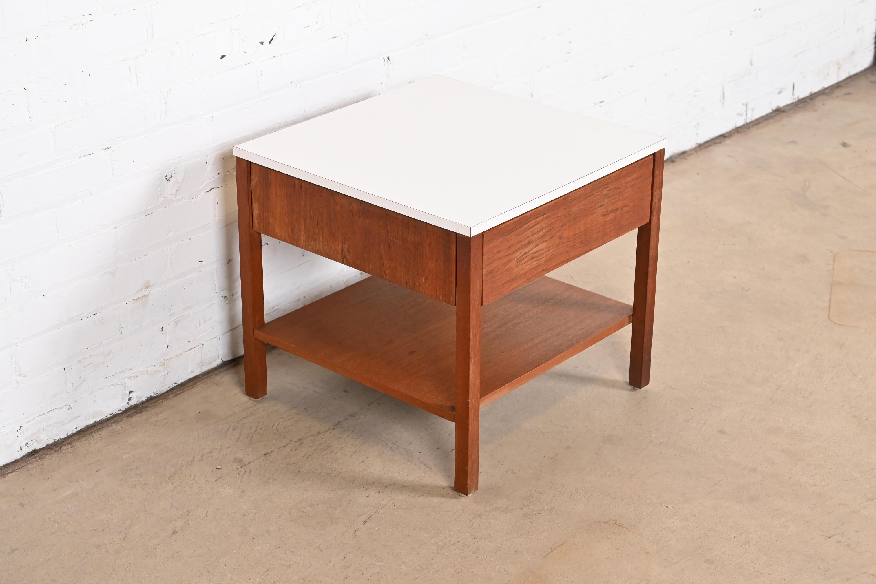 Florence Knoll Mid-Century Modern Walnut Nightstand or Side Table, circa 1960s 1