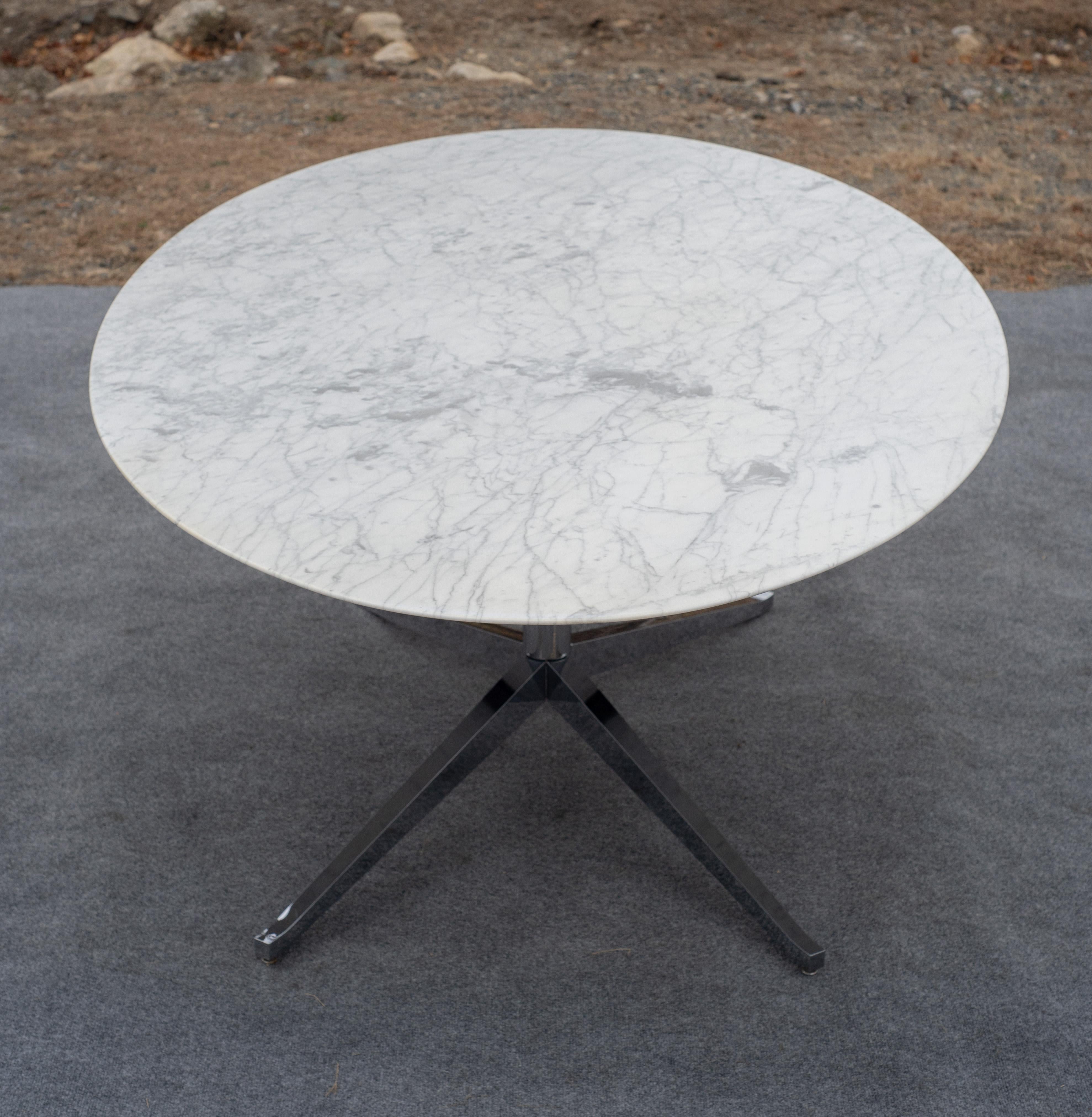 Florence Knoll Mid-Century Satin Oval Carrara-Marmor 78x48 Esstisch oder Schreibtisch aus der Mitte des Jahrhunderts (Ende des 20. Jahrhunderts) im Angebot
