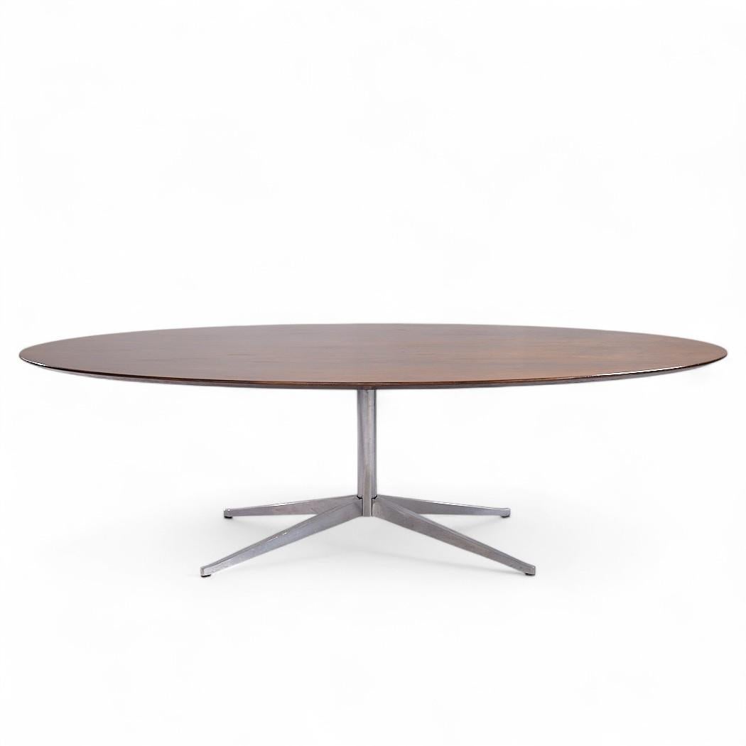 Mesa de comedor Florence Knoll de mediados de siglo en nogal y cromo

Esta mesa de comedor mide 96 de ancho x 54,25 de fondo x 28 pulgadas de alto, con un espacio libre para sillas de 26,75 pulgadas

Todos los muebles pueden adquirirse en lo que