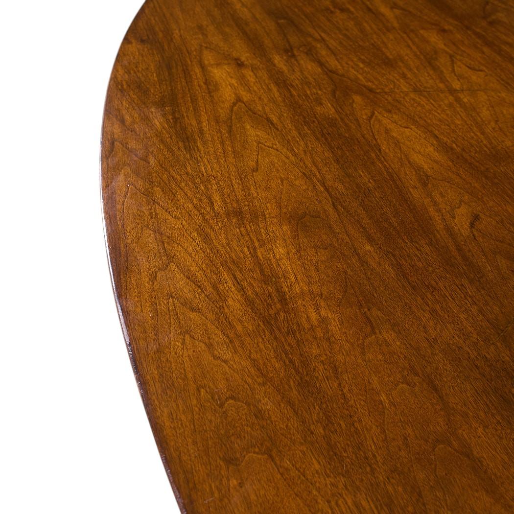 Mesa de comedor Florence Knoll de mediados de siglo en nogal y cromo en venta 1