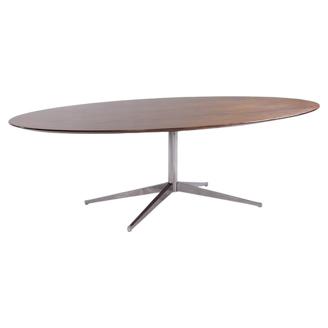 Mesa de comedor Florence Knoll de mediados de siglo en nogal y cromo en venta