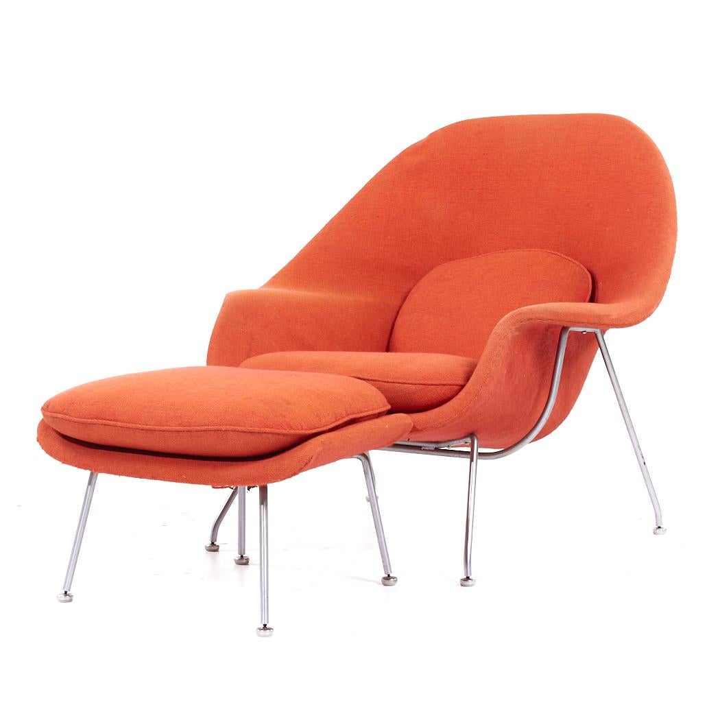 Mid-Century Modern Eero Saarinen for Knoll Mid Century Womb Chair with Ottoman For Sale