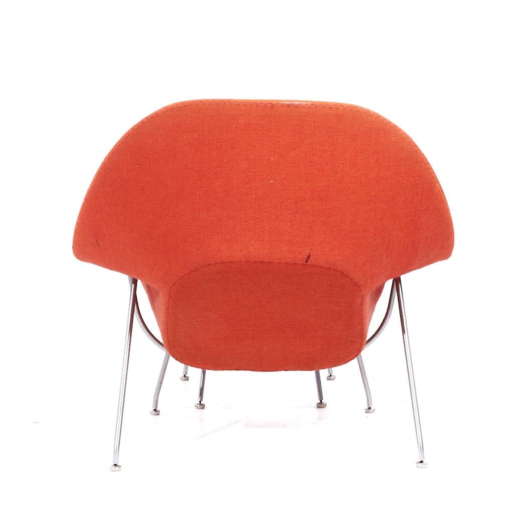 Eero Saarinen for Knoll Mid Century Womb Chair with Ottoman In Good Condition For Sale In Countryside, IL