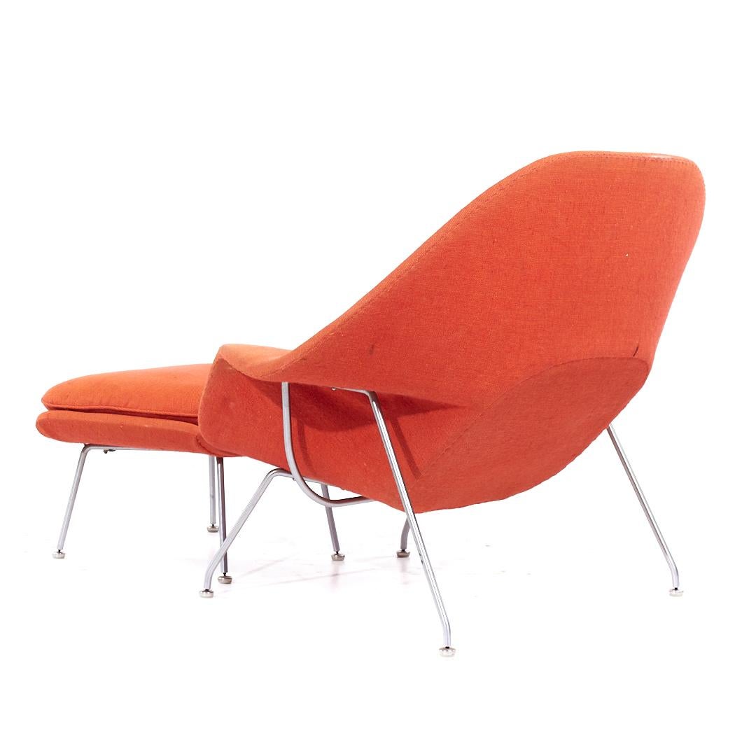 Late 20th Century Eero Saarinen for Knoll Mid Century Womb Chair with Ottoman For Sale