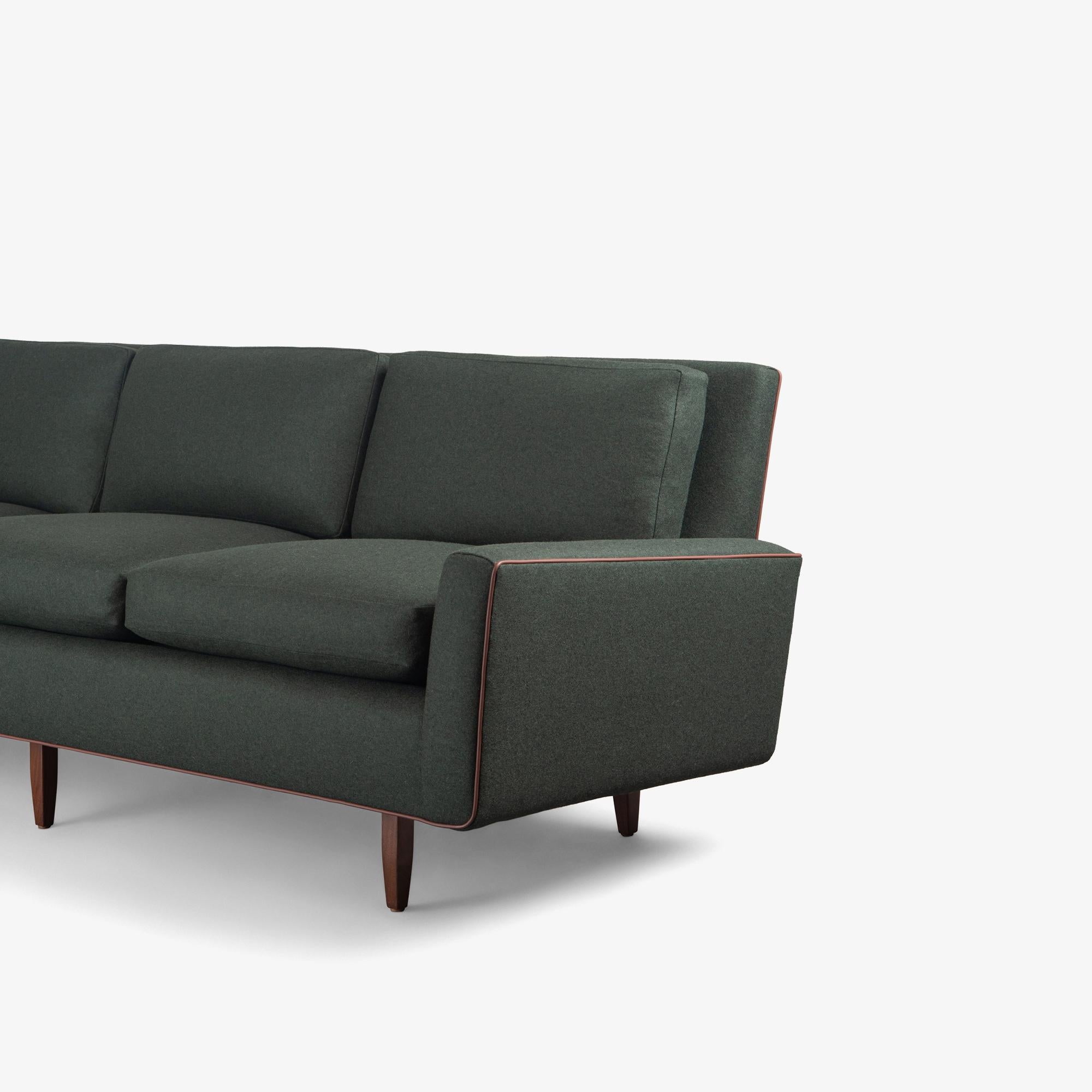 Canapé « Modèle 26 » Florence Knoll en laine britannique vert forêt et passepoil en cuir en vente 3