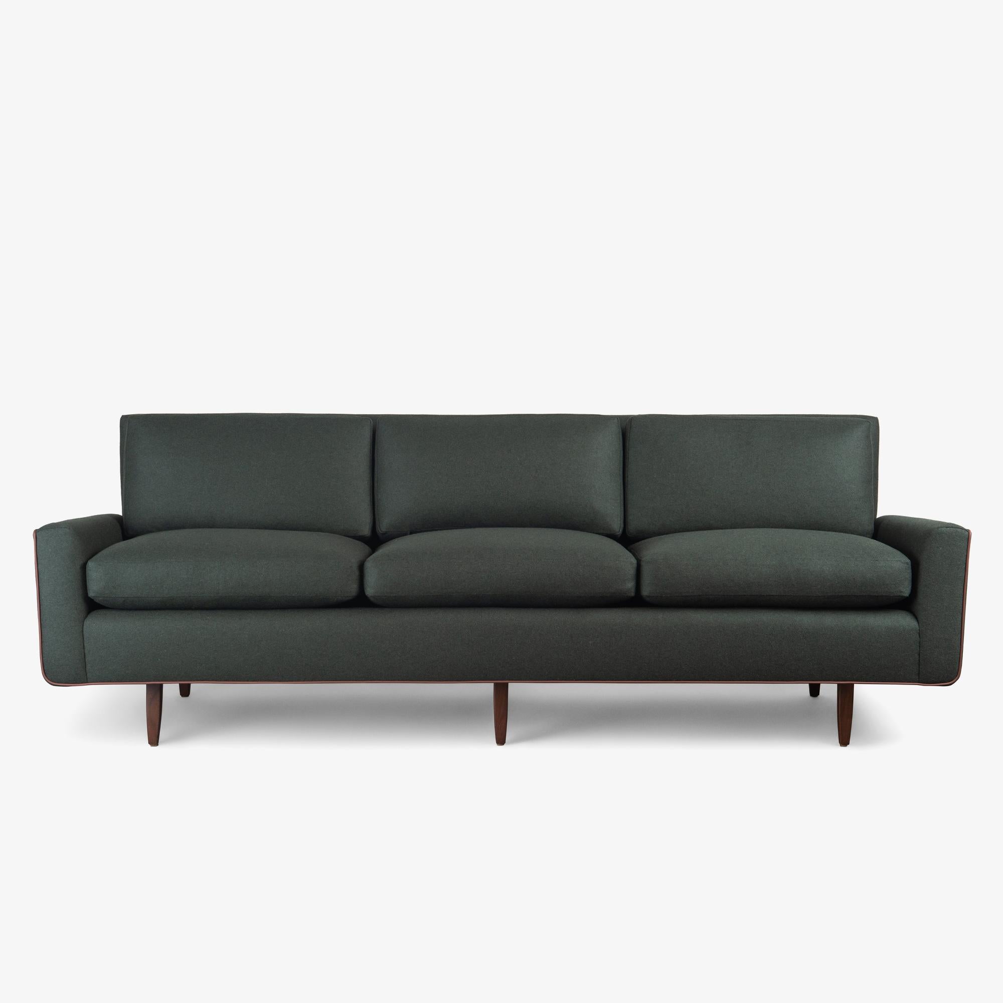 Mid-Century Modern Canapé « Modèle 26 » Florence Knoll en laine britannique vert forêt et passepoil en cuir en vente