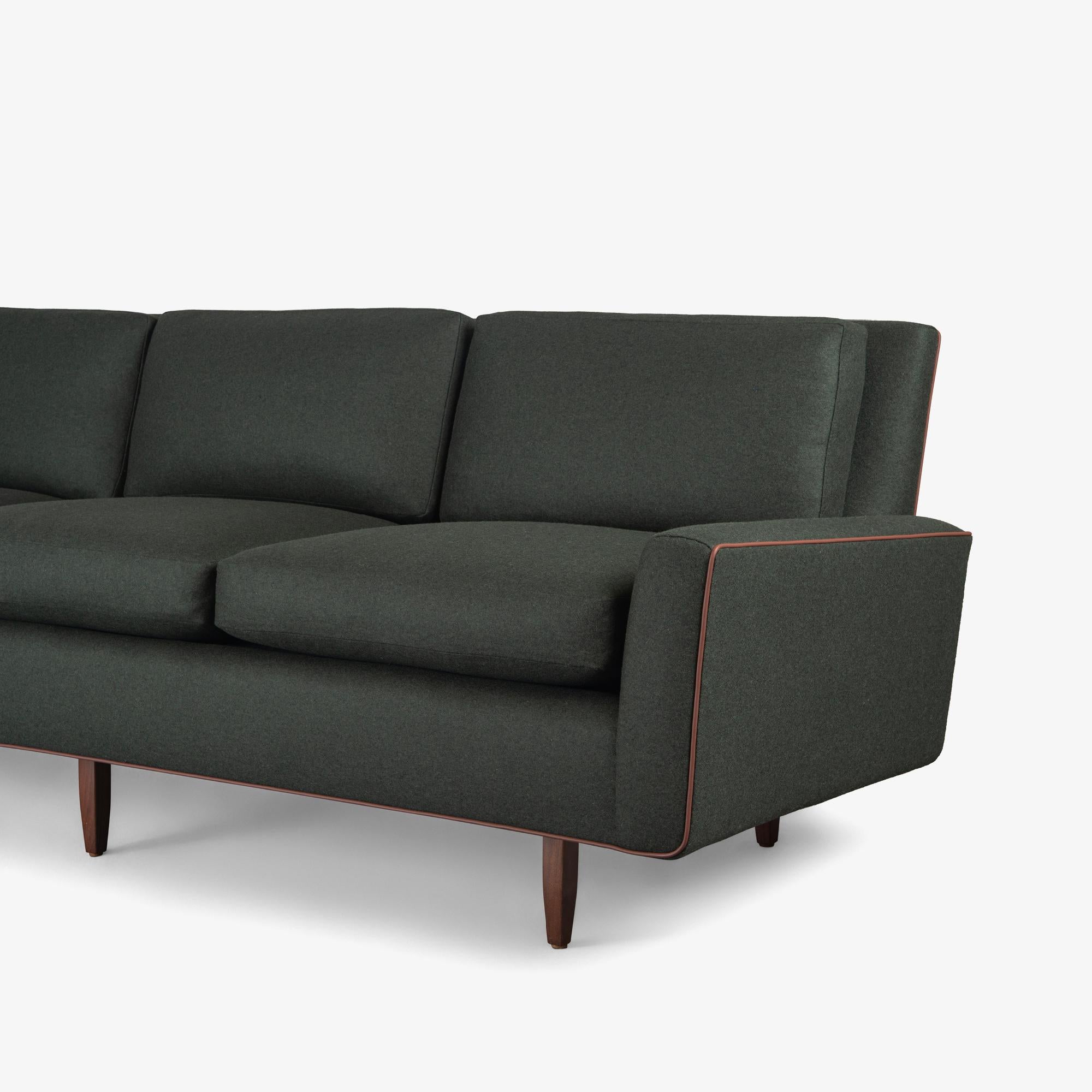 Canapé « Modèle 26 » Florence Knoll en laine britannique vert forêt et passepoil en cuir en vente 2
