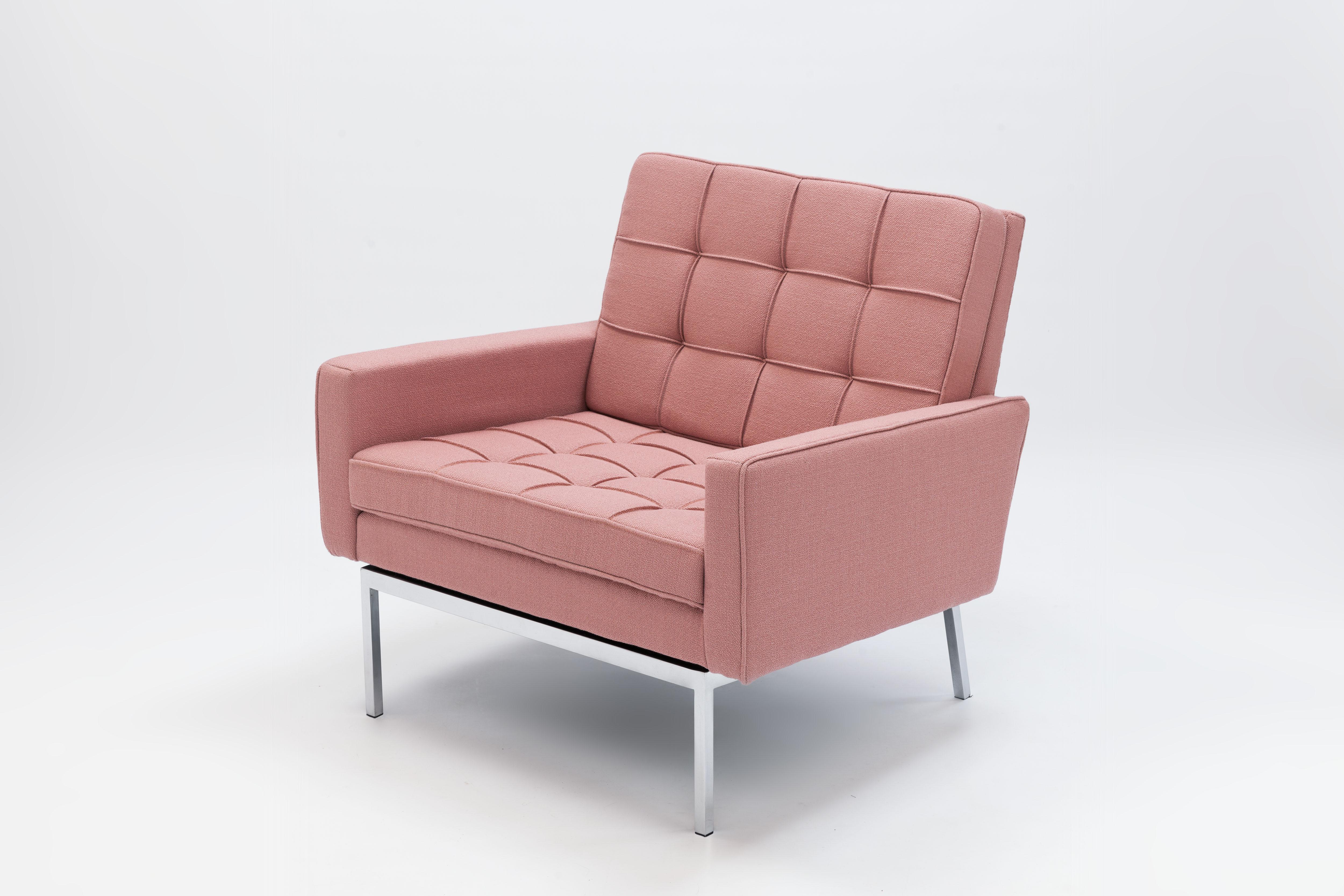 Model 65A arm chair is a design by Florence Knoll from 1956. The chair is part of a seating group that consisted of an armchair with or without armrests (slipper Chairs) and a sofa with or without armrests in a 2- or 3-seater version. This series,