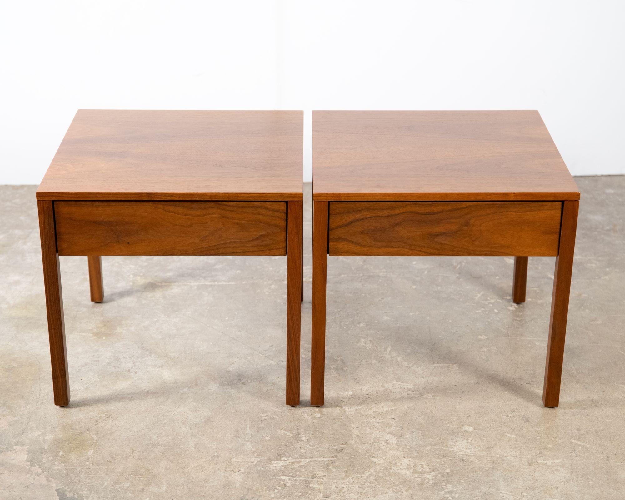 Florence Knoll Nightstands in Walnut for Knoll Associates Early Production For Sale 6