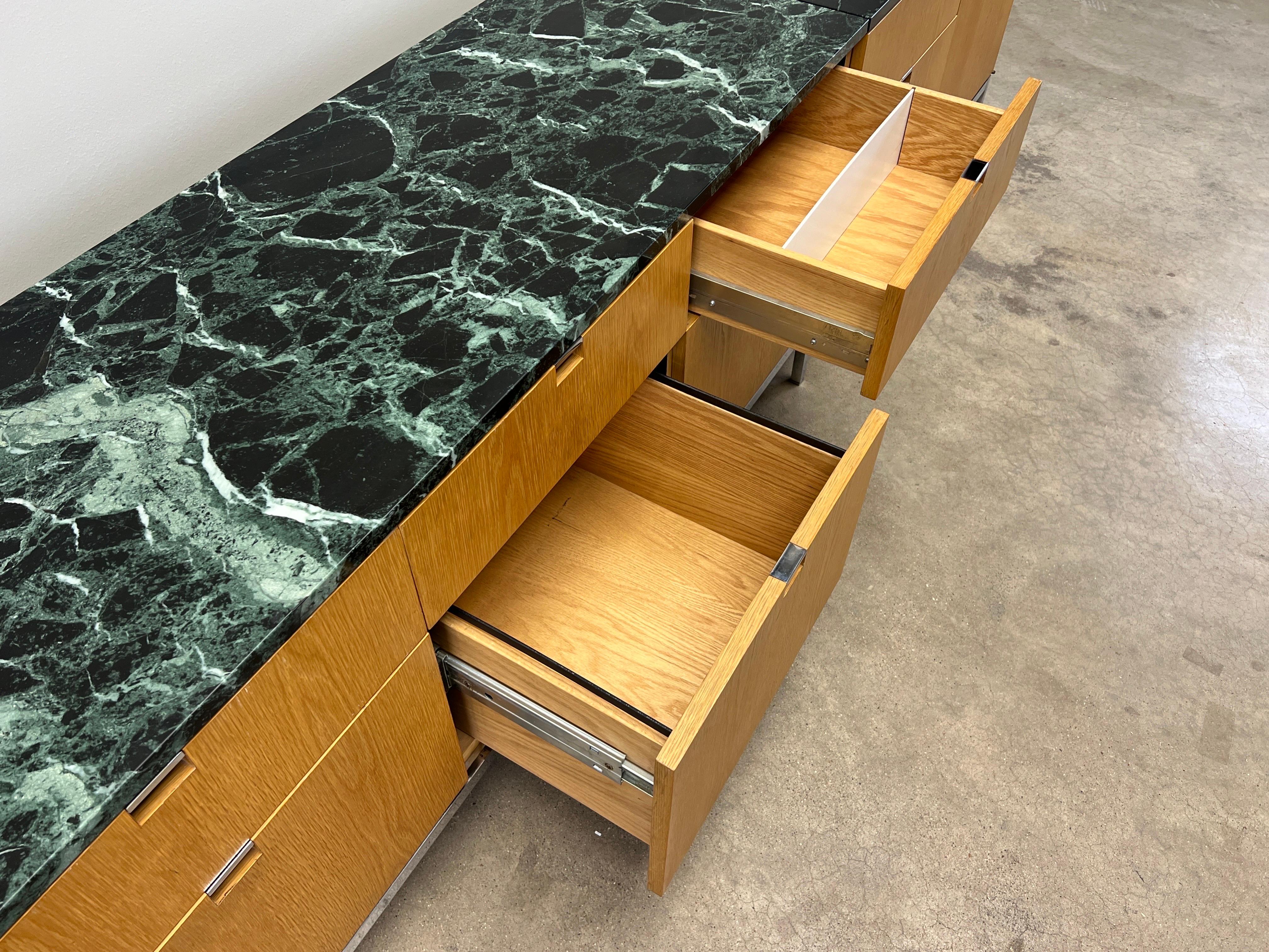 Florence Knoll Anrichte aus Eiche mit Marmorplatte oder Knoll im Angebot 10