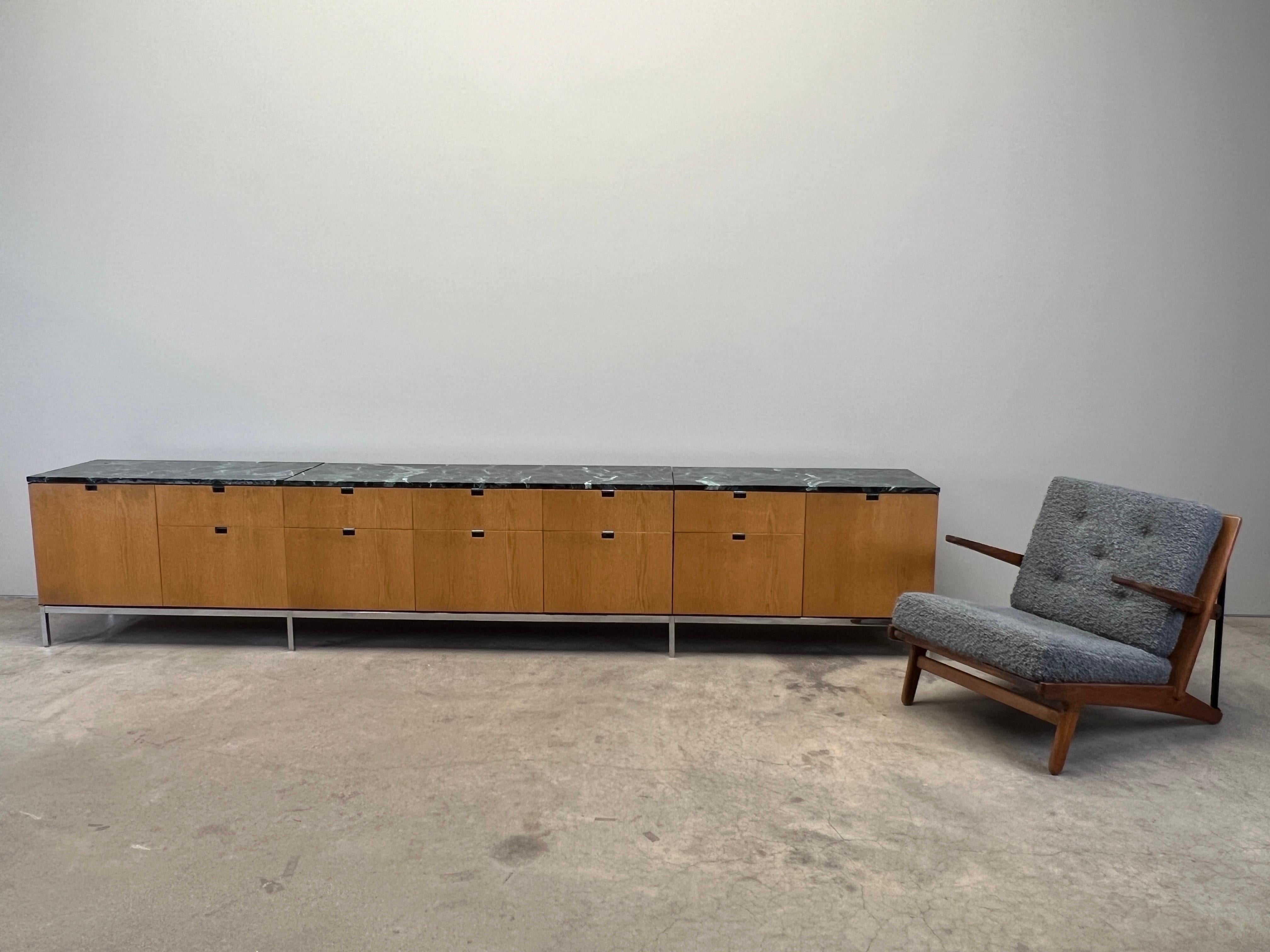 Florence Knoll Anrichte aus Eiche mit Marmorplatte oder Knoll im Angebot 11