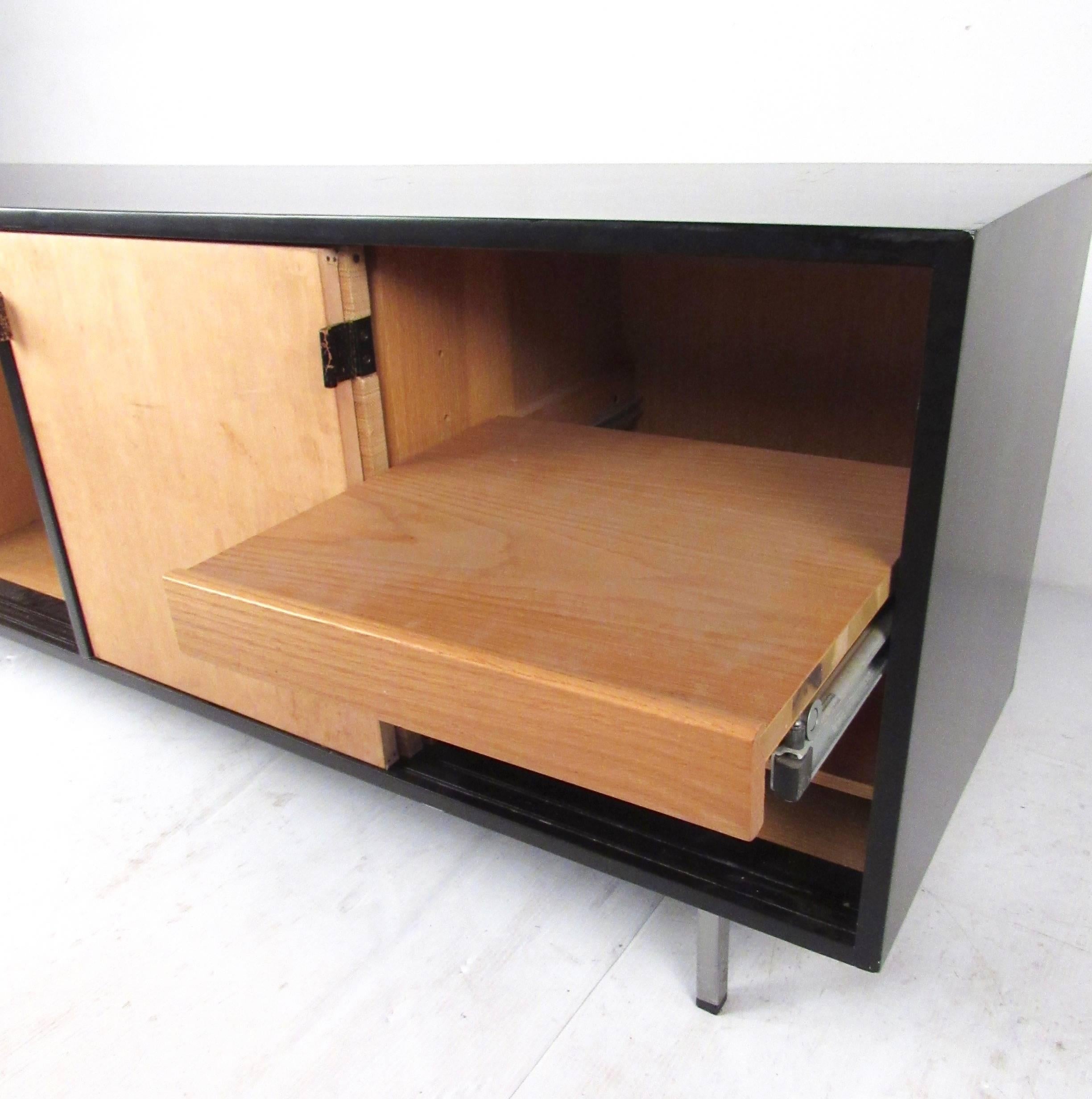 Florence Knoll Office Credenza for Knoll International In Good Condition In Brooklyn, NY