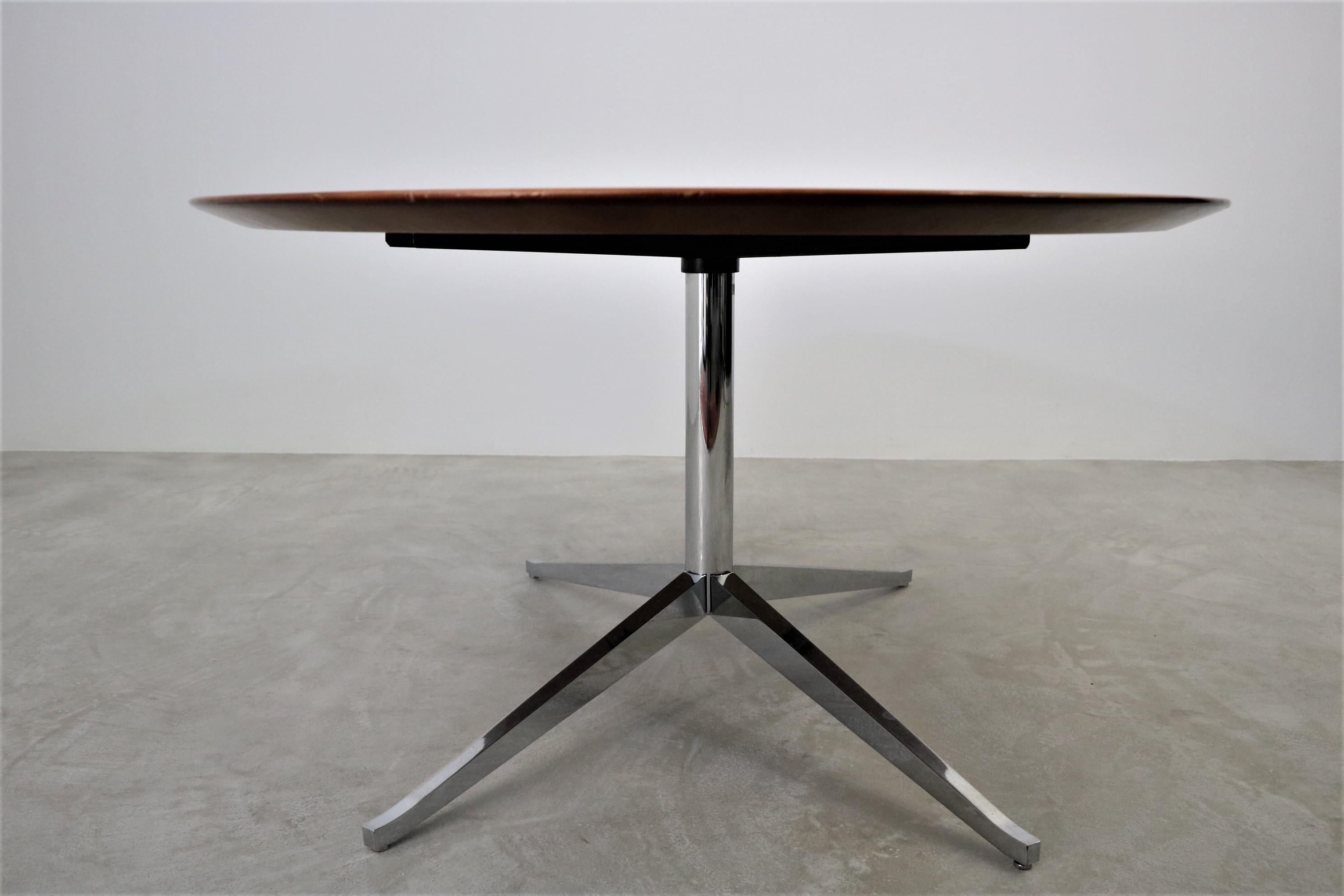Oval dining table by Florence Knoll for Knoll International For Sale 2