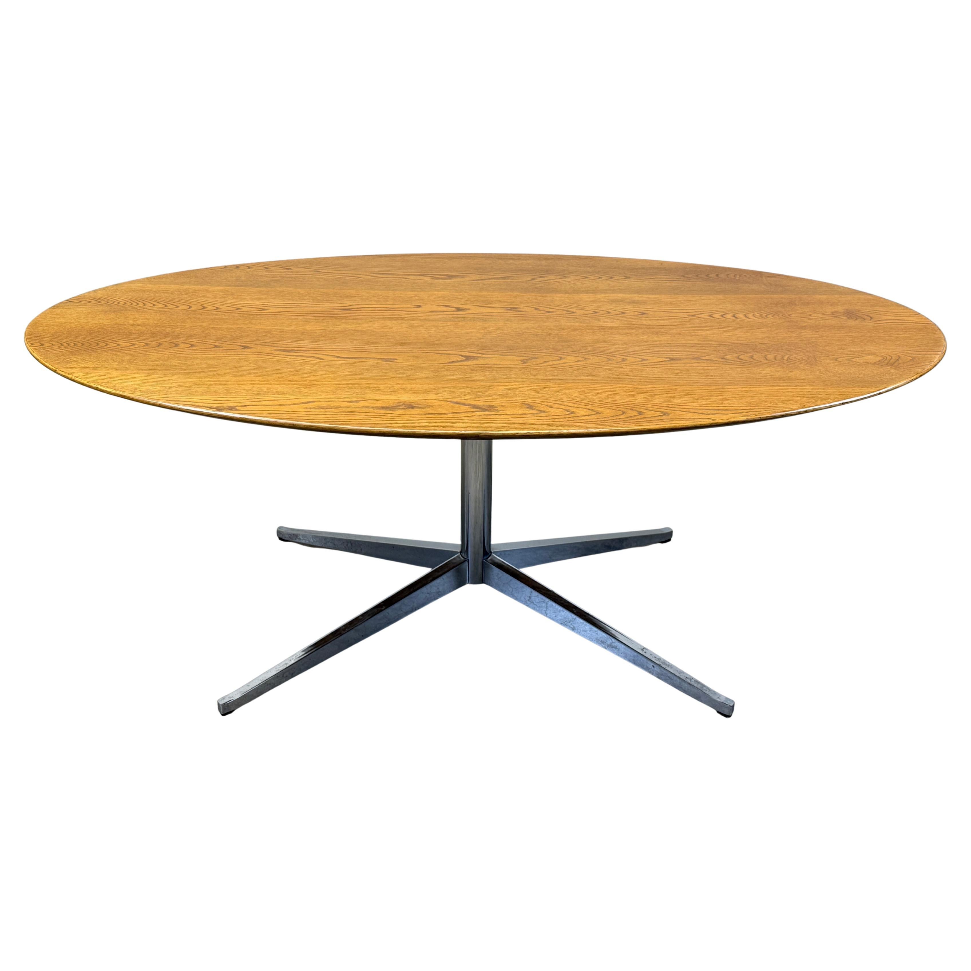 Florence Knoll Mesa de comedor/escritorio ovalada de roble en venta