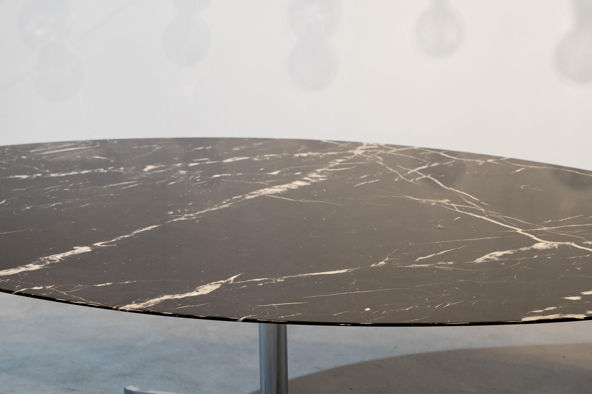 Florence Knoll Mesa de comedor ovalada Mármol Knoll International Italiano en venta