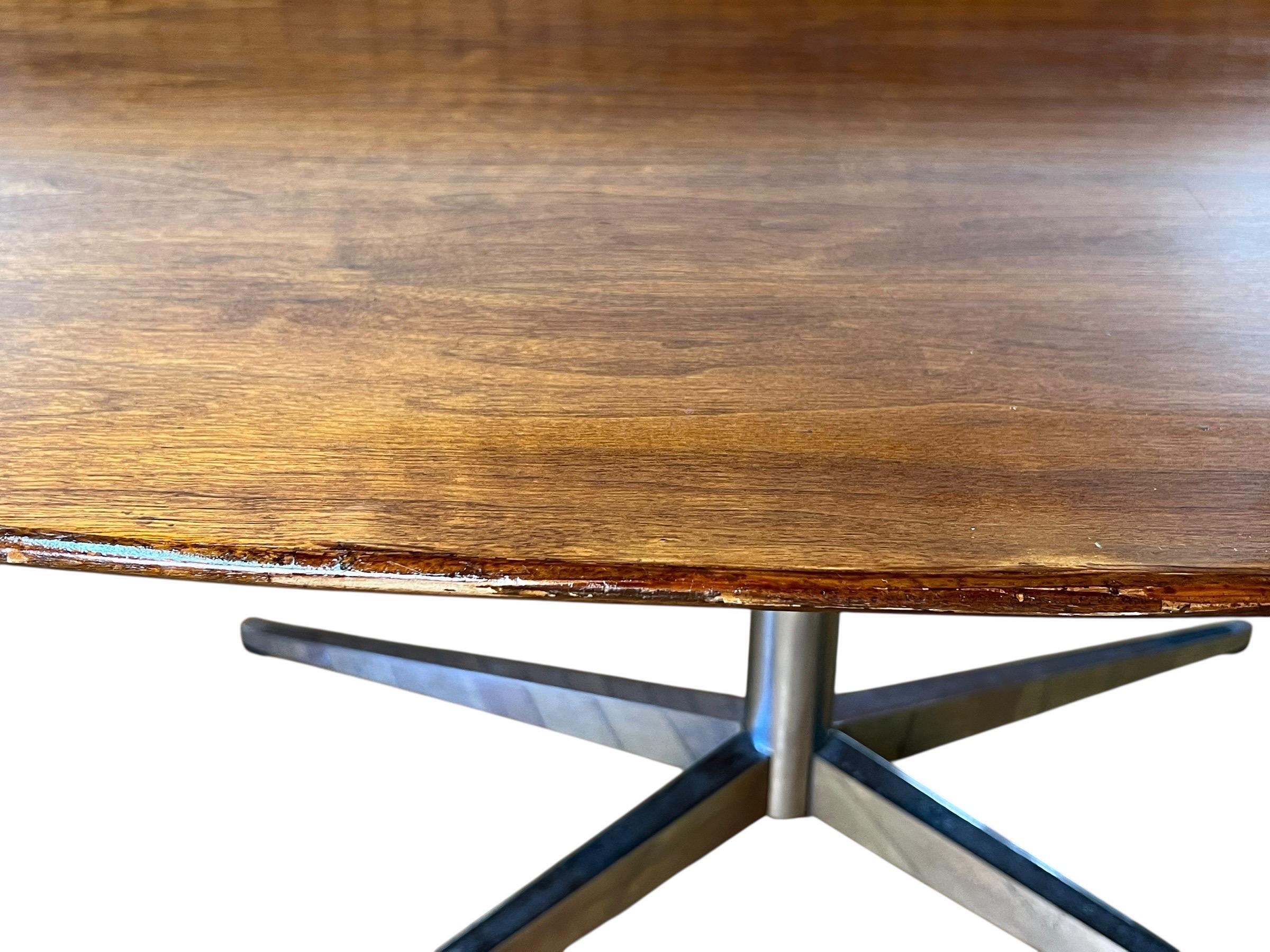 Florence Knoll Oval Tisch Schreibtisch 1960er Jahre (amerikanisch) im Angebot