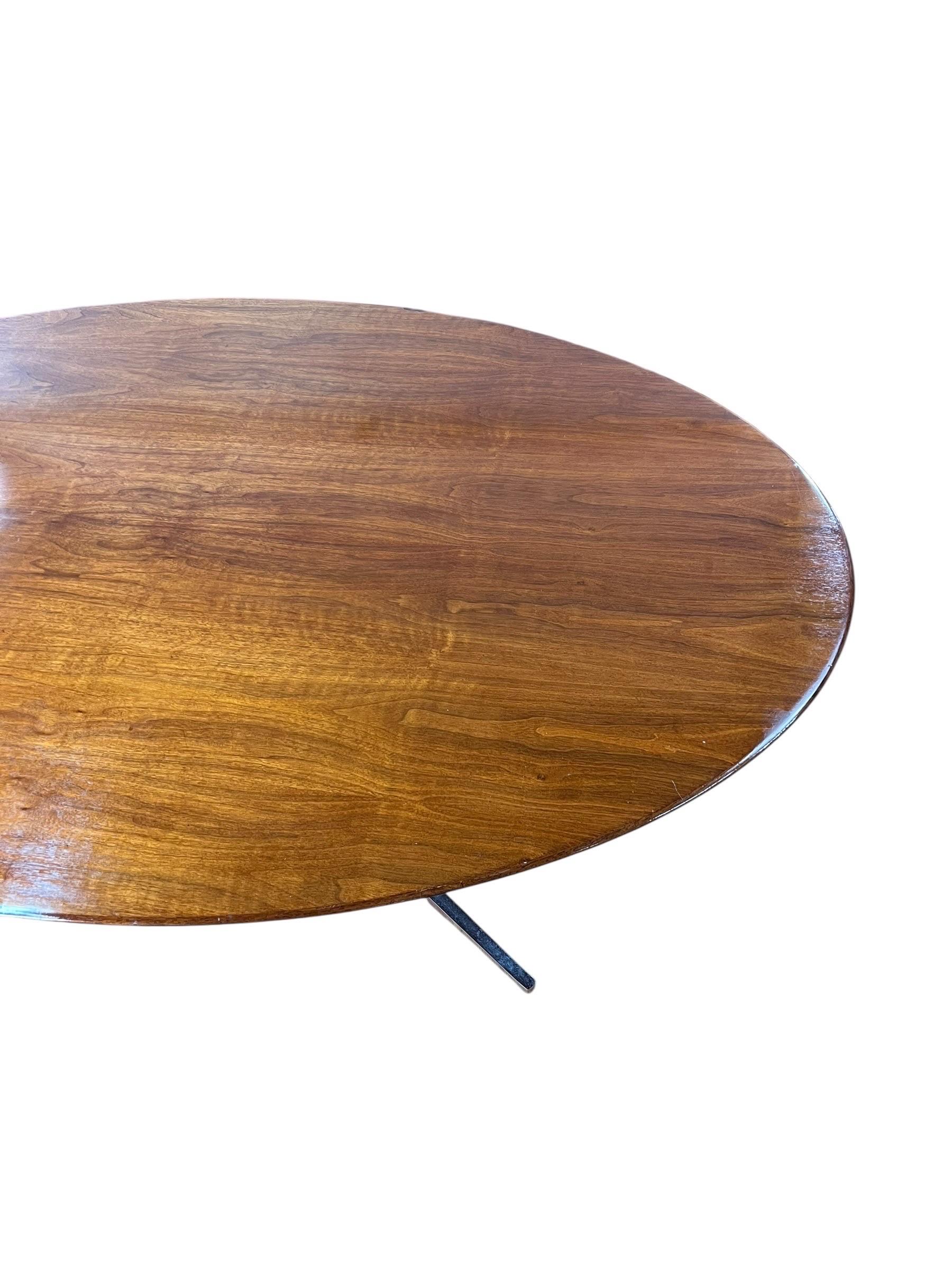 Florence Knoll Oval Tisch Schreibtisch 1960er Jahre (Walnuss) im Angebot