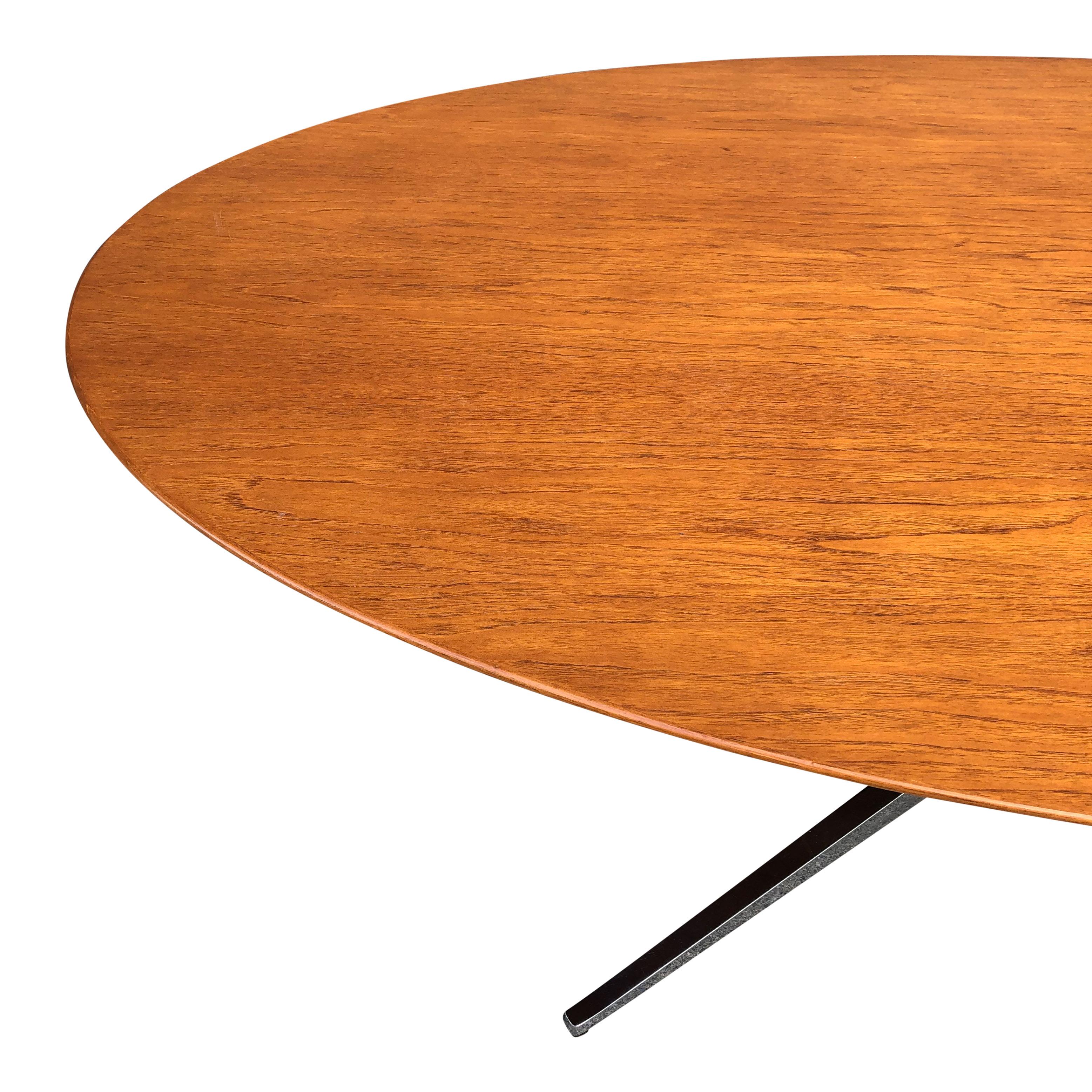 Florence Knoll Oval Table Desk in Walnut 2