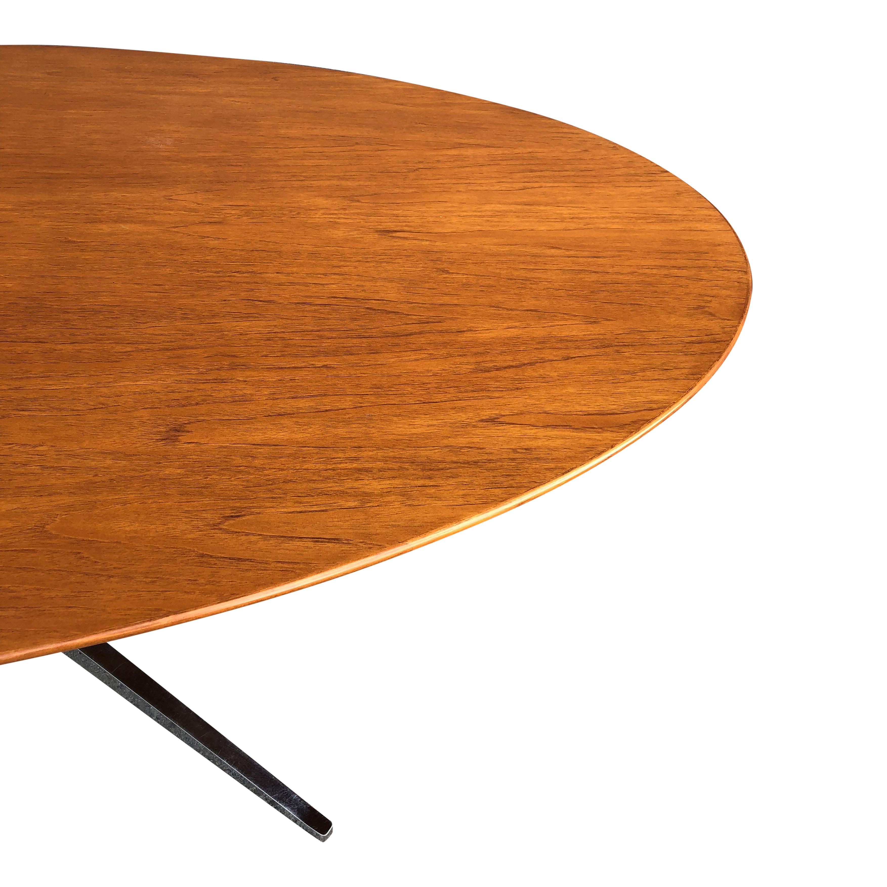 Mid-20th Century Florence Knoll Oval Table Desk in Walnut