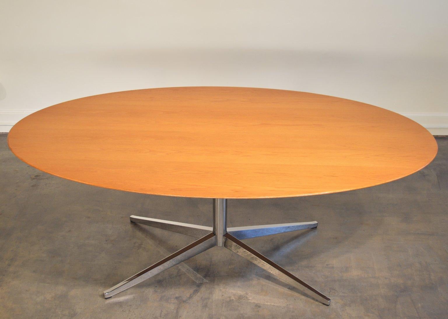 Designed in 1961 to provide a table or conference table suited to conversation, the oval shape eschews the hierarchy of 