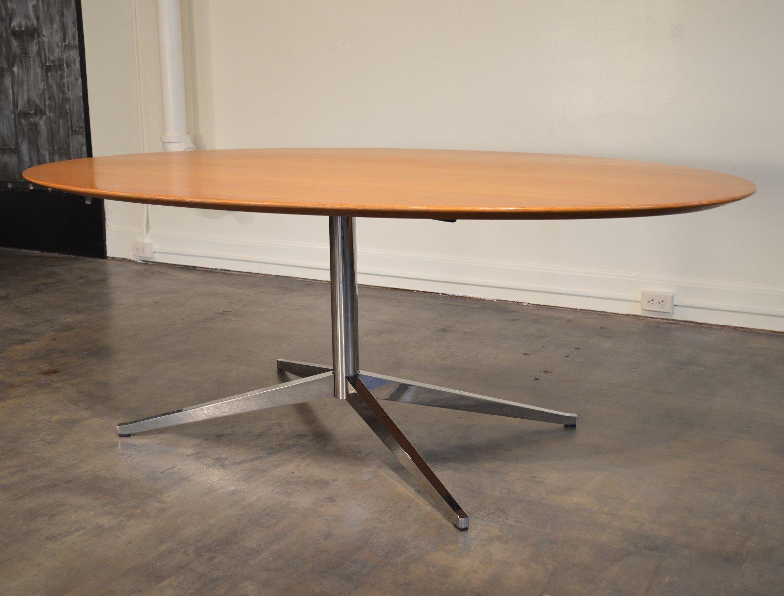 Mid-Century Modern Florence Knoll Oval Table/Desk with Oak Top For Sale