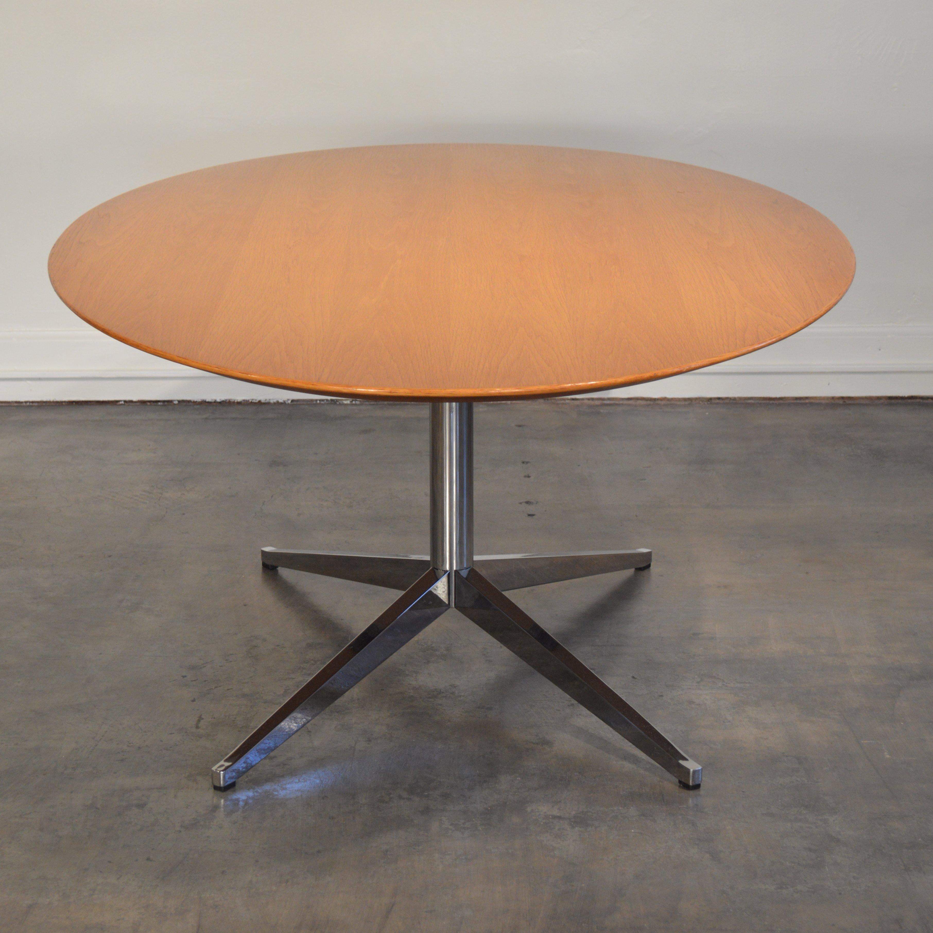 Florence Knoll Oval Table/Desk with Oak Top In Good Condition For Sale In Portland, ME