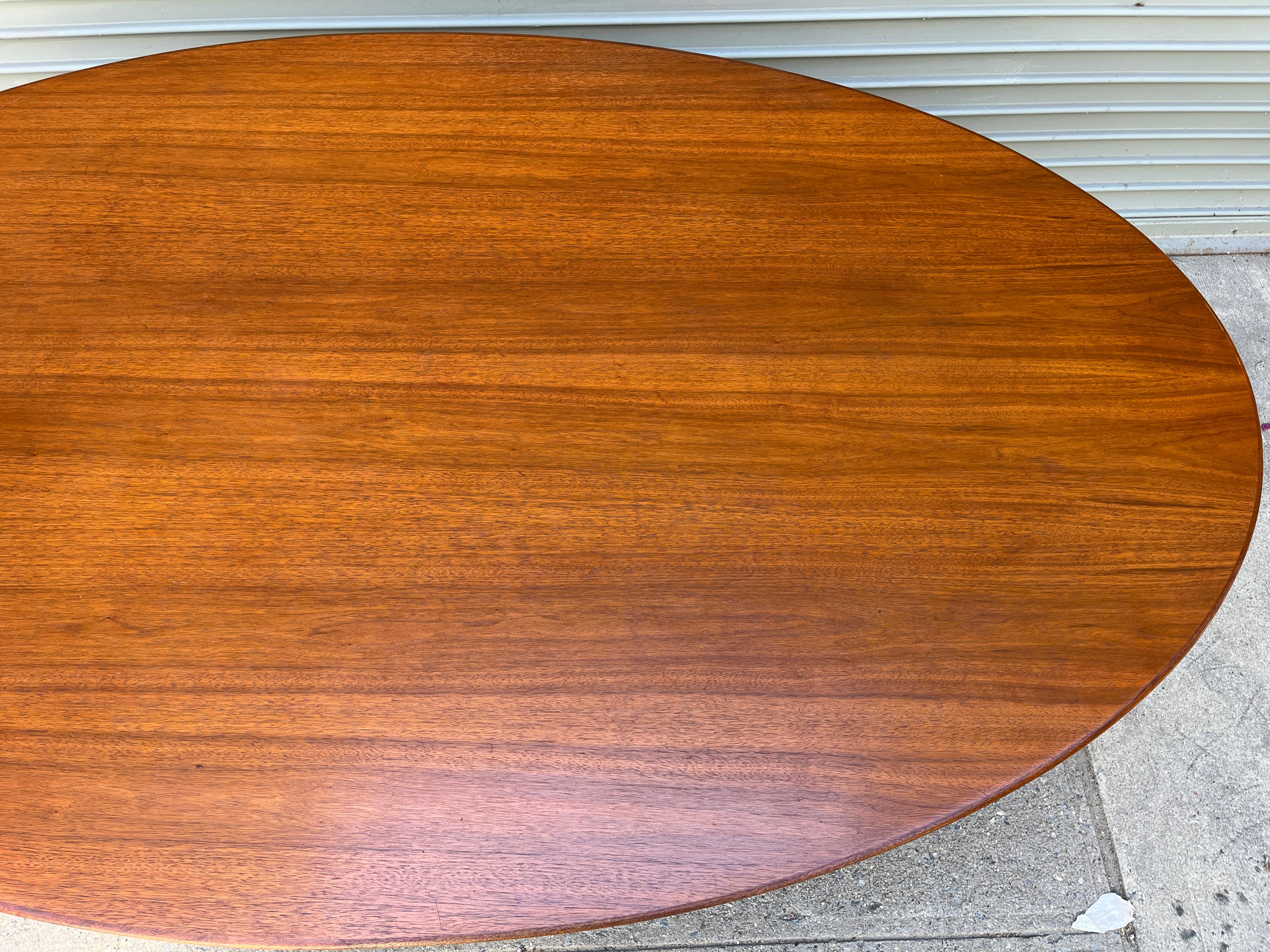 Florence Knoll Oval Table in Walnut 3