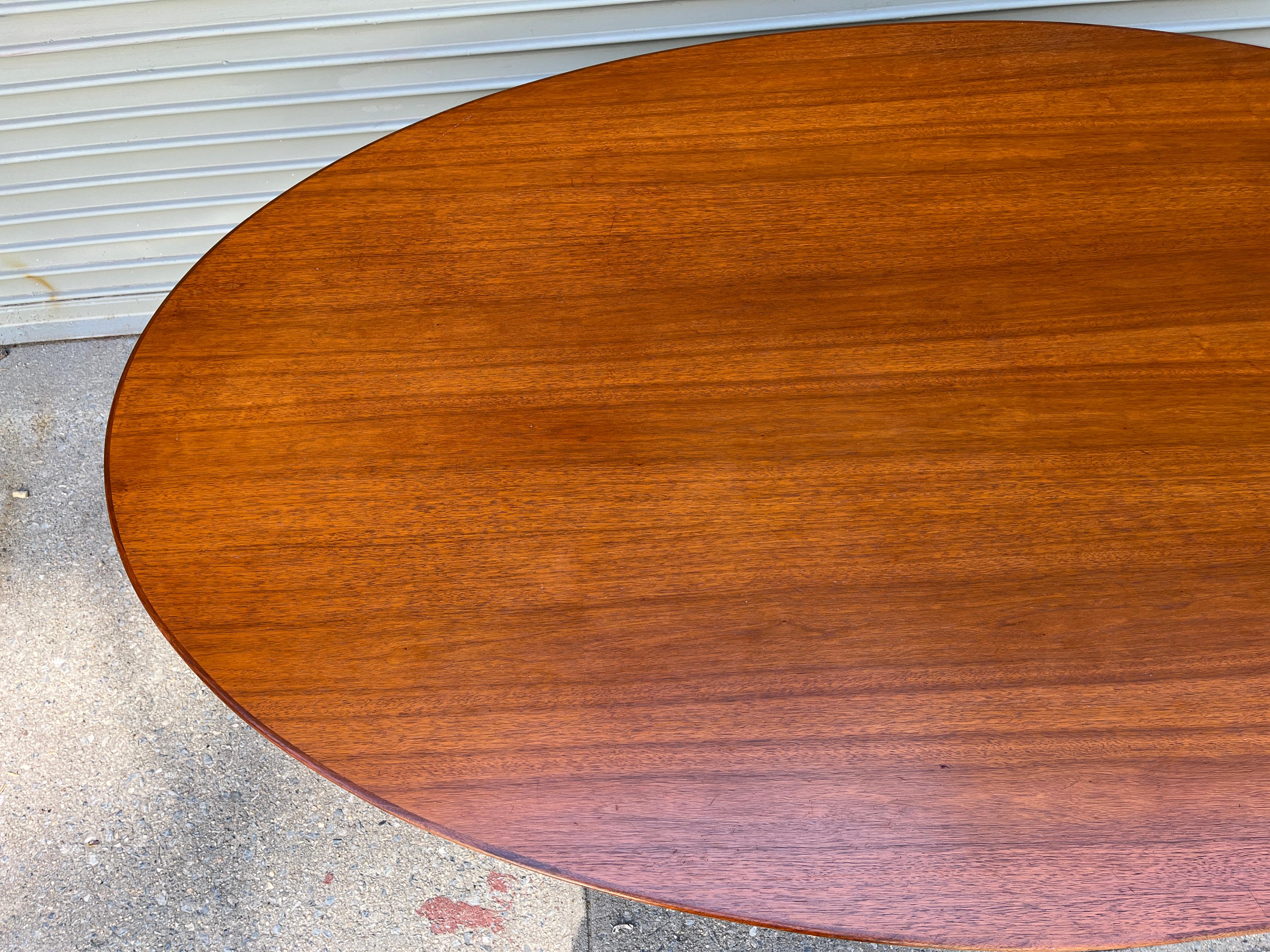 Florence Knoll Oval Table in Walnut 2