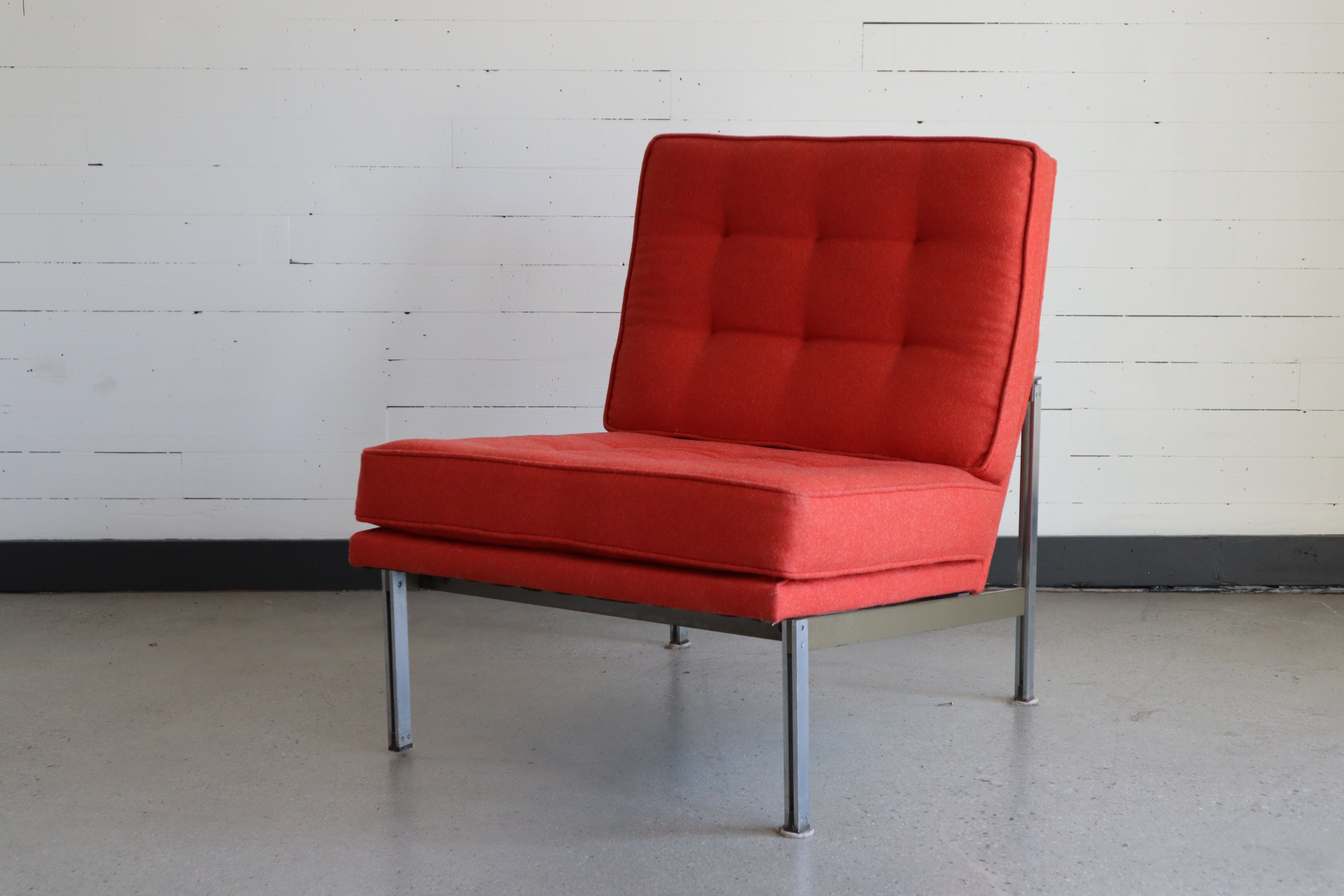 Florence Knoll parallel bar chair. Designed by Florence Knoll and produced by Knoll Inernational, circa 1965
Newly reupholstered in high quality wool.
Excellent condition.
 