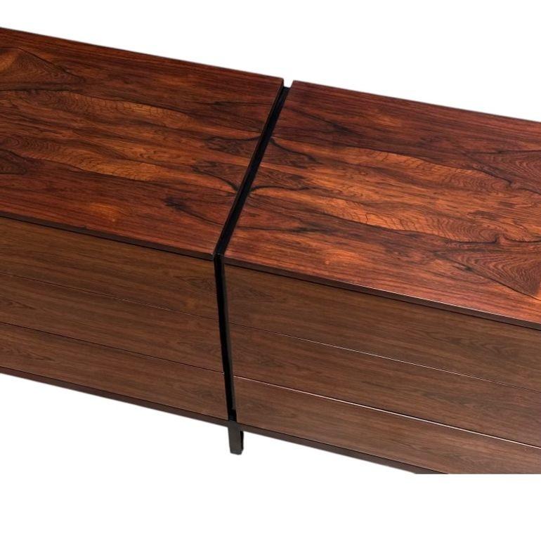 Florence Knoll Rosewood 6 Drawer Double Dresser/Chest, 1960 In Excellent Condition For Sale In Chicago, IL